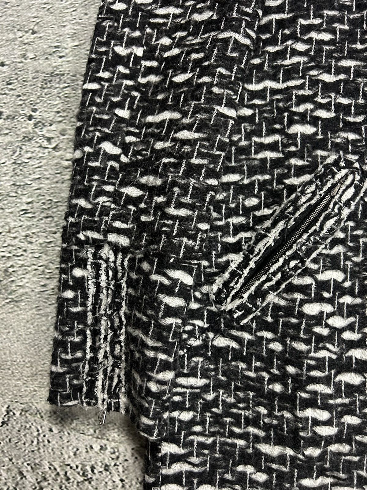 Chanel Chanel vintage coat tweed black white furry 2010 Size XS / US 0-2 / IT 36-38 - 6 Thumbnail