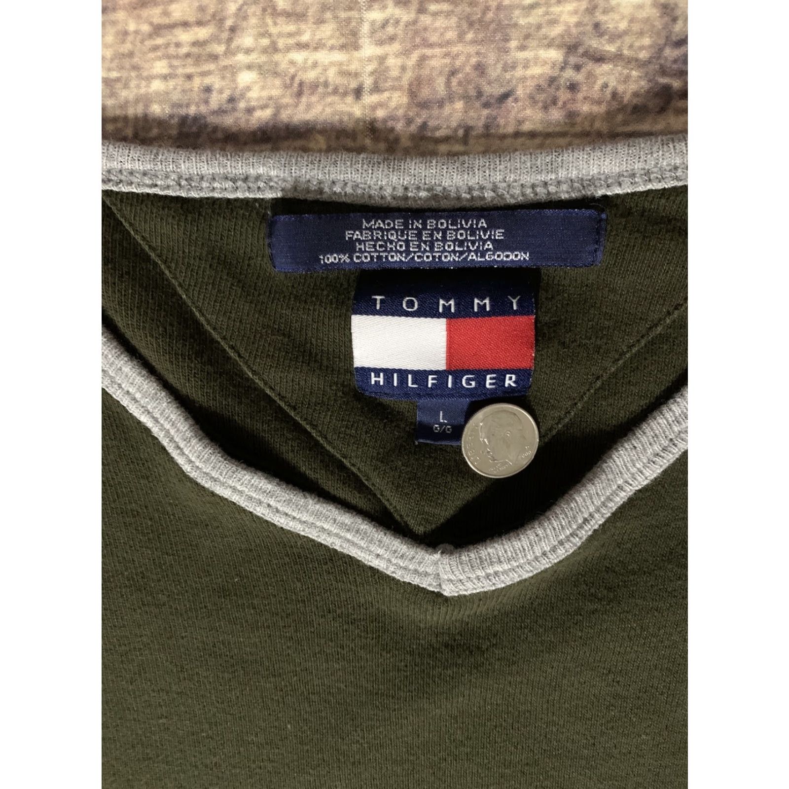 Tommy Hilfiger VINTAGE Tommy Hilfiger Men’s T-Shirt Green V-Neck Large Hunter Year 2000 Mens Short Sleeve Size US L / EU 52-54 / 3 - 3 Thumbnail