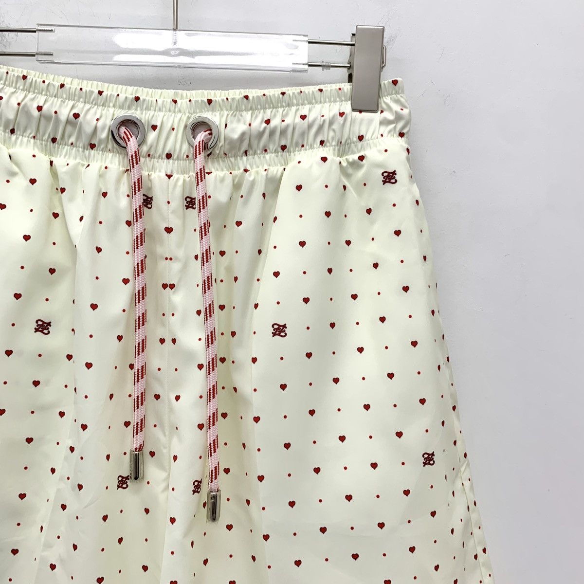 Fendi Fendi Beige All-over Heart Printed Casual Shorts K26WX Size 28" / US 6 / IT 42 - 3 Thumbnail