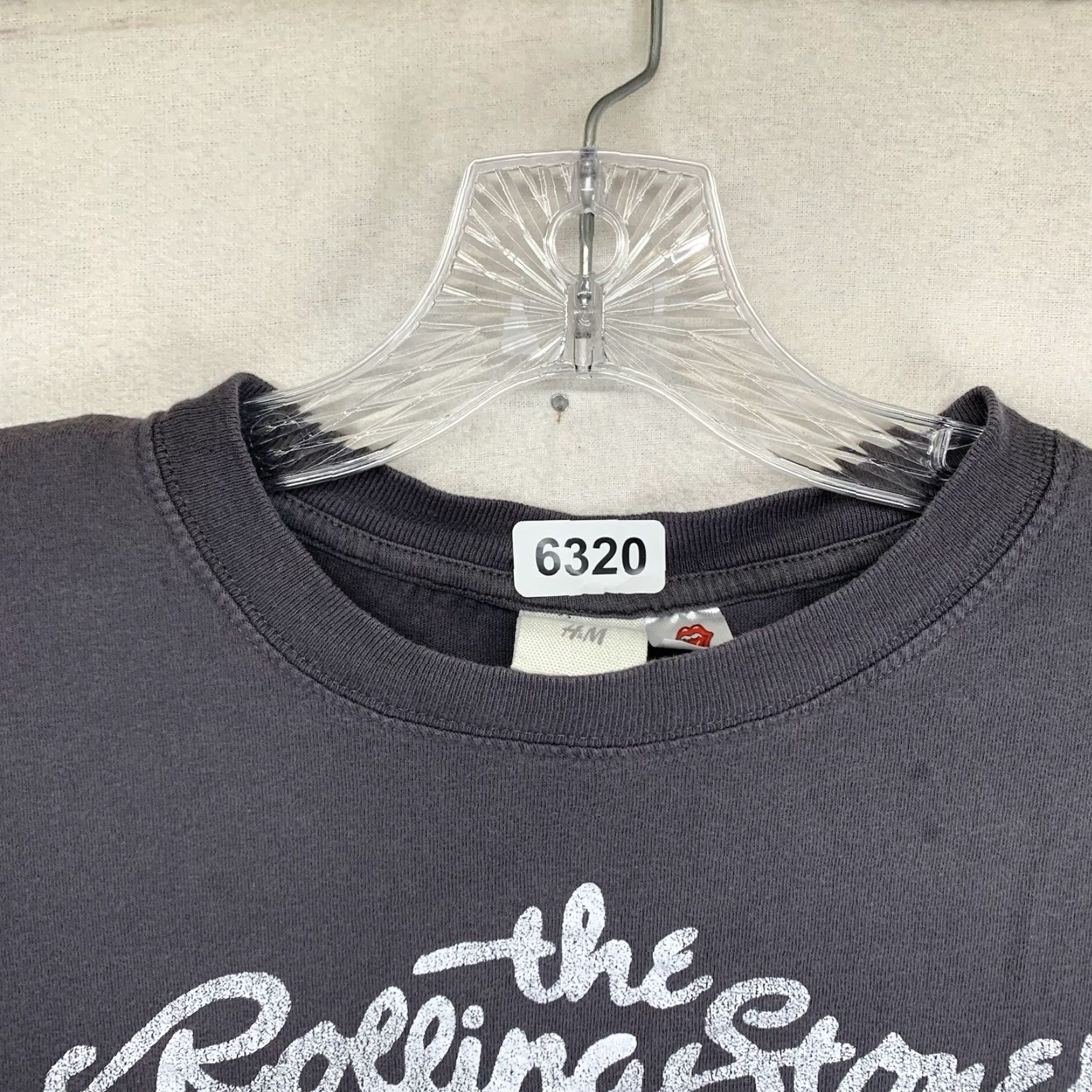H&M H&M The Rolling Stones Graphic T-Shirt Women’s Medium Faded Gray Crop Big Lips Logo Rock Music Grunge Size M / US 6-8 / IT 42-44 - 4 Thumbnail