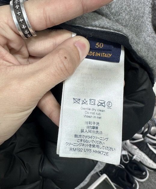 Louis Vuitton Louis Vuitton Show Full Print Embossed Gray Logo Down Jacket Size US M / EU 48-50 / 2 - 3 Thumbnail