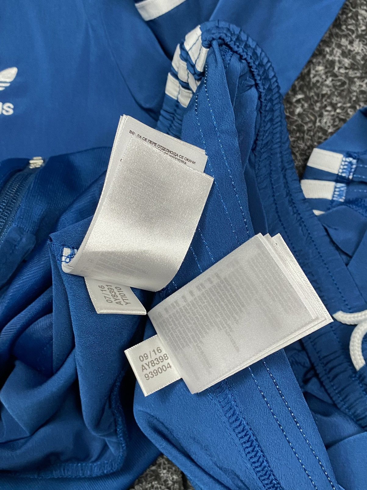 Adidas Women's tracksuit Adidas Essential y2k hype size s/M Size 34" / US 12 / IT 48 - 9 Thumbnail
