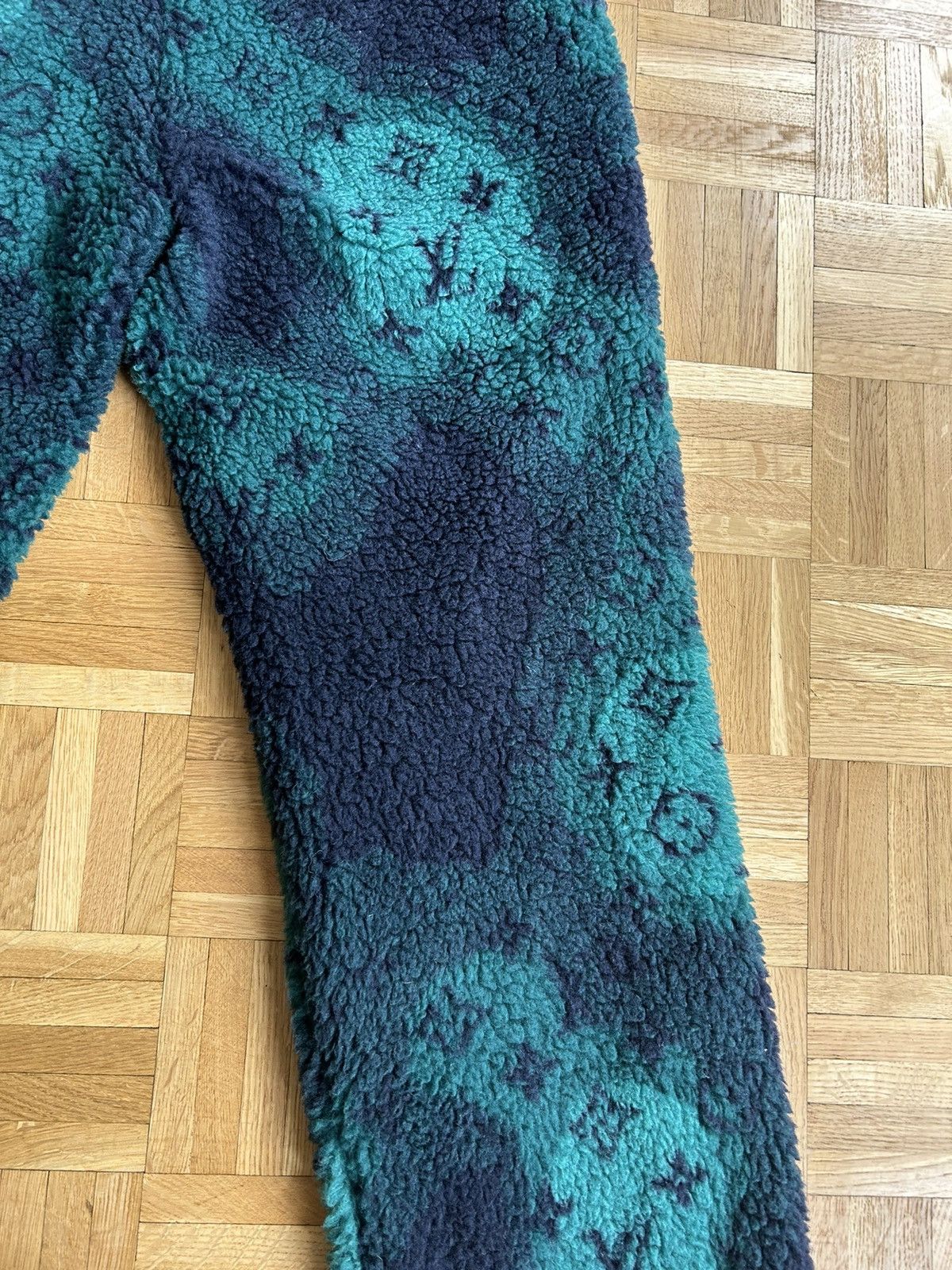Louis Vuitton 🟢 LOUIS VUITTON 🟢 - Green Camo Monogram Joggers Size US 31 - 25 Thumbnail