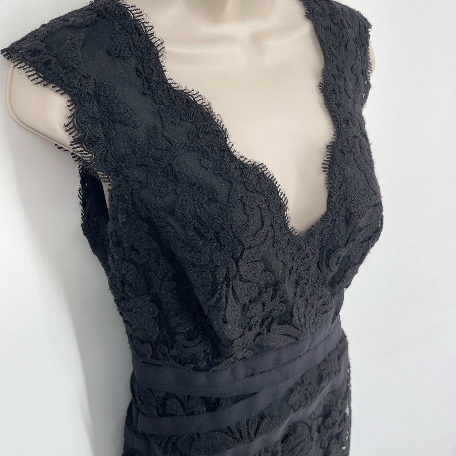 Tadashi Shoji Embroidered Lace V-Neck Cocktail Dress 4 Black