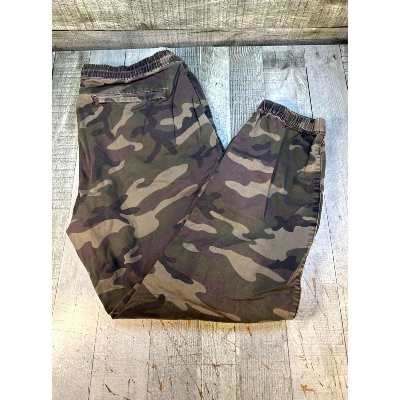 Gap VINTAGE? None. But based on provided, rephrase: Men's Gap Drawstring Tapered Leg Medium 32x28 Camo Jogger Pants Size ONE SIZE - 3 Thumbnail