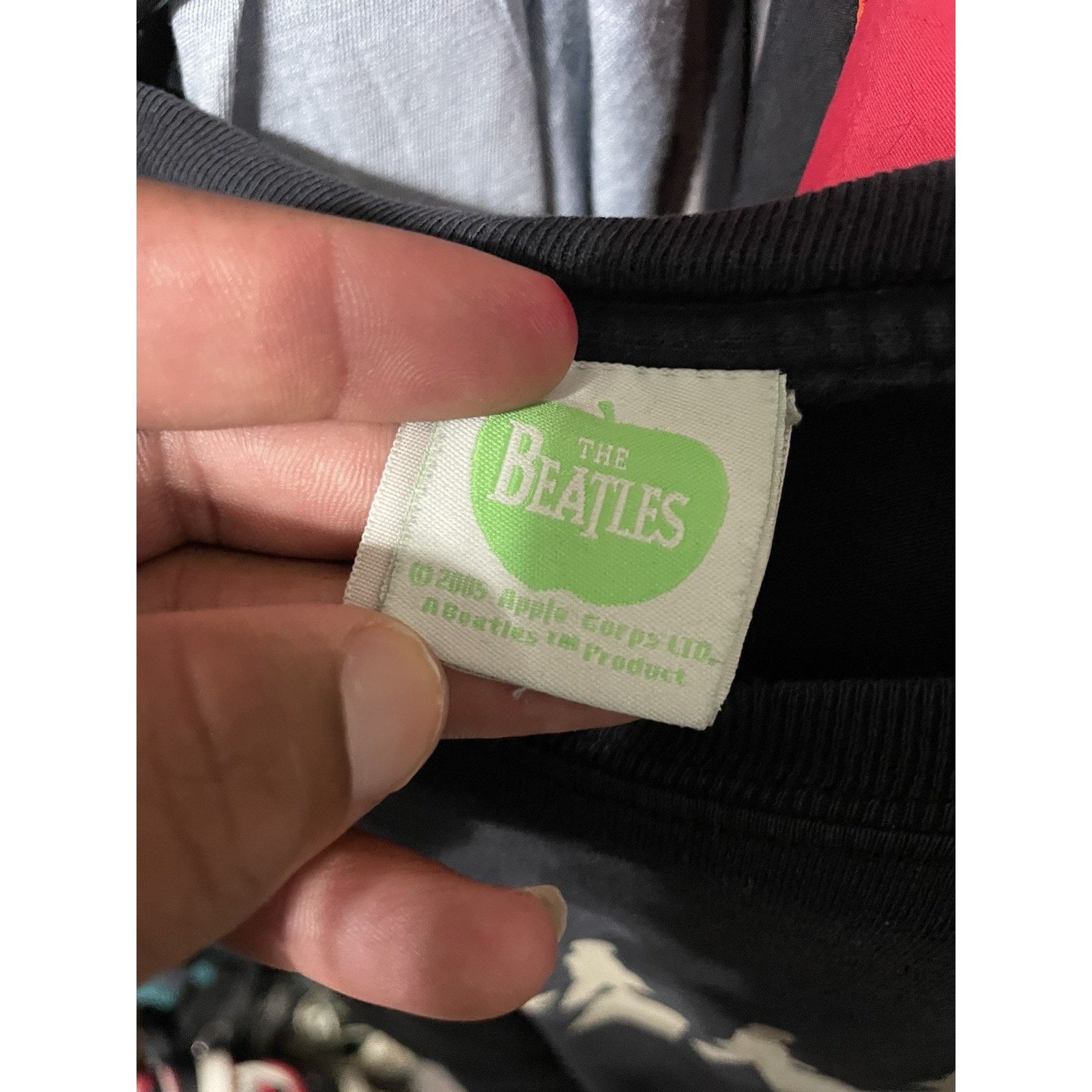 Gildan Size M- Vintage THE BEATLES ABBEY ROAD 2005 T-SHIRT Men’s Size US M / EU 48-50 / 2 - 3 Thumbnail
