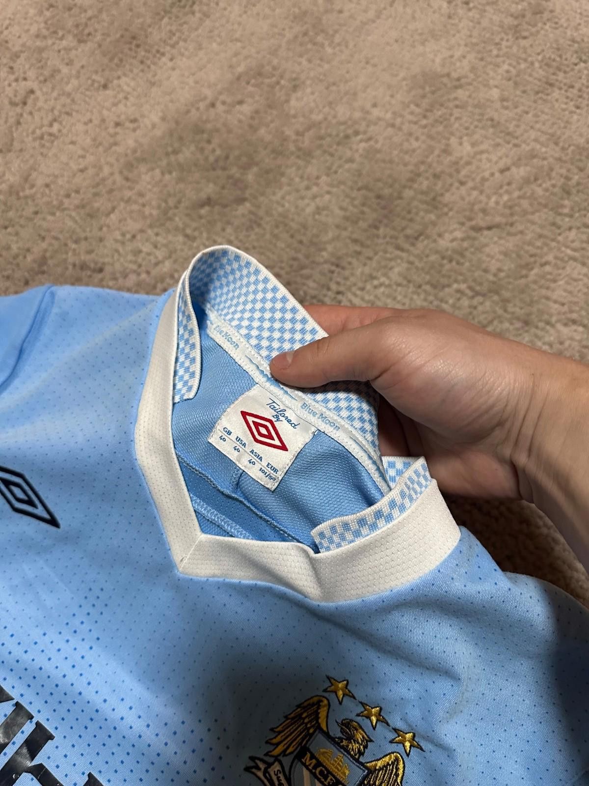 Umbro Umbro Manchester City 2011/12 Home jersey football Shirt Size US M / EU 48-50 / 2 - 4 Thumbnail