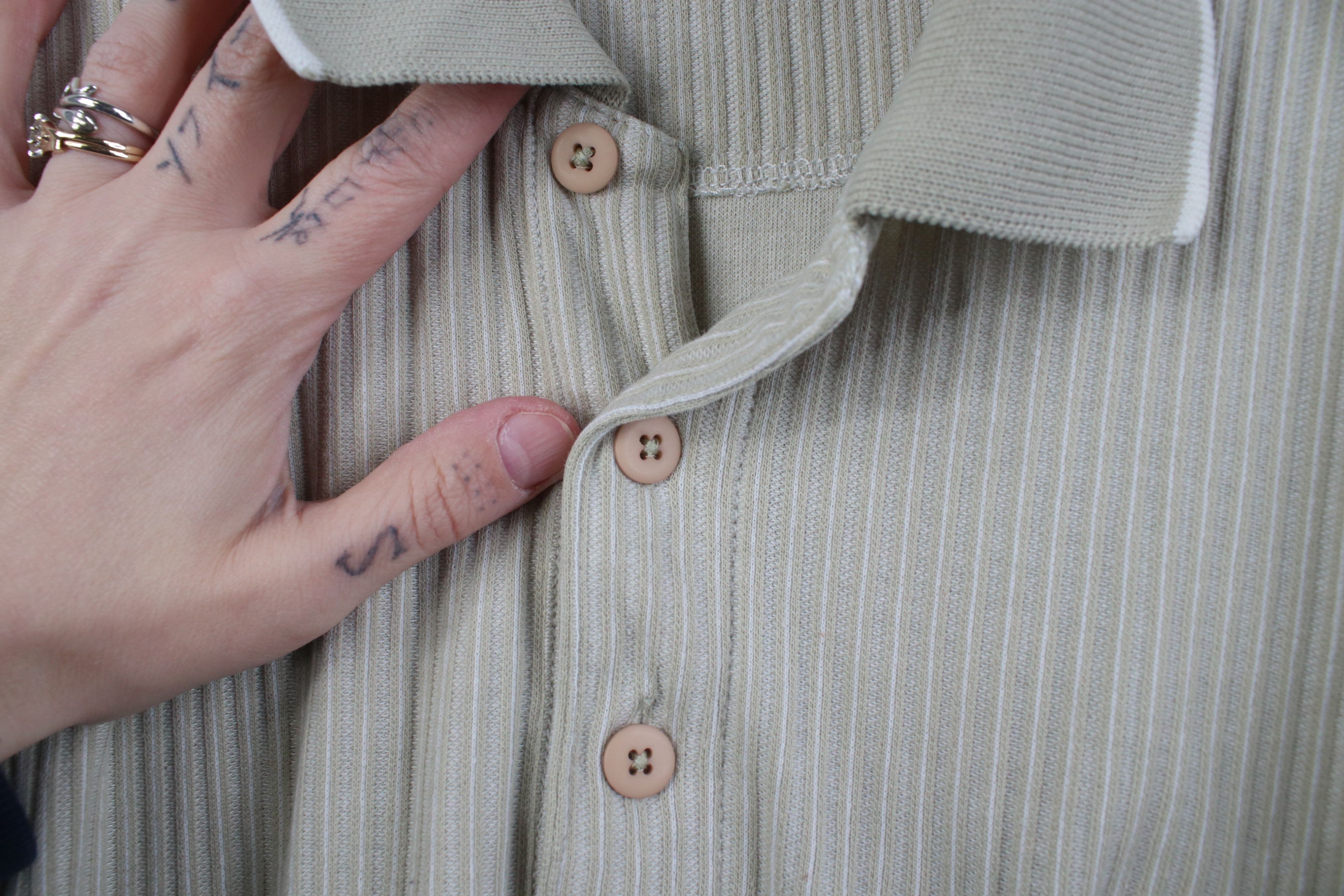Vintage Vintage 90s Streetwear Ribbed Knit Pullover Polo Shirt Beige Size US L / EU 52-54 / 3 - 5 Thumbnail