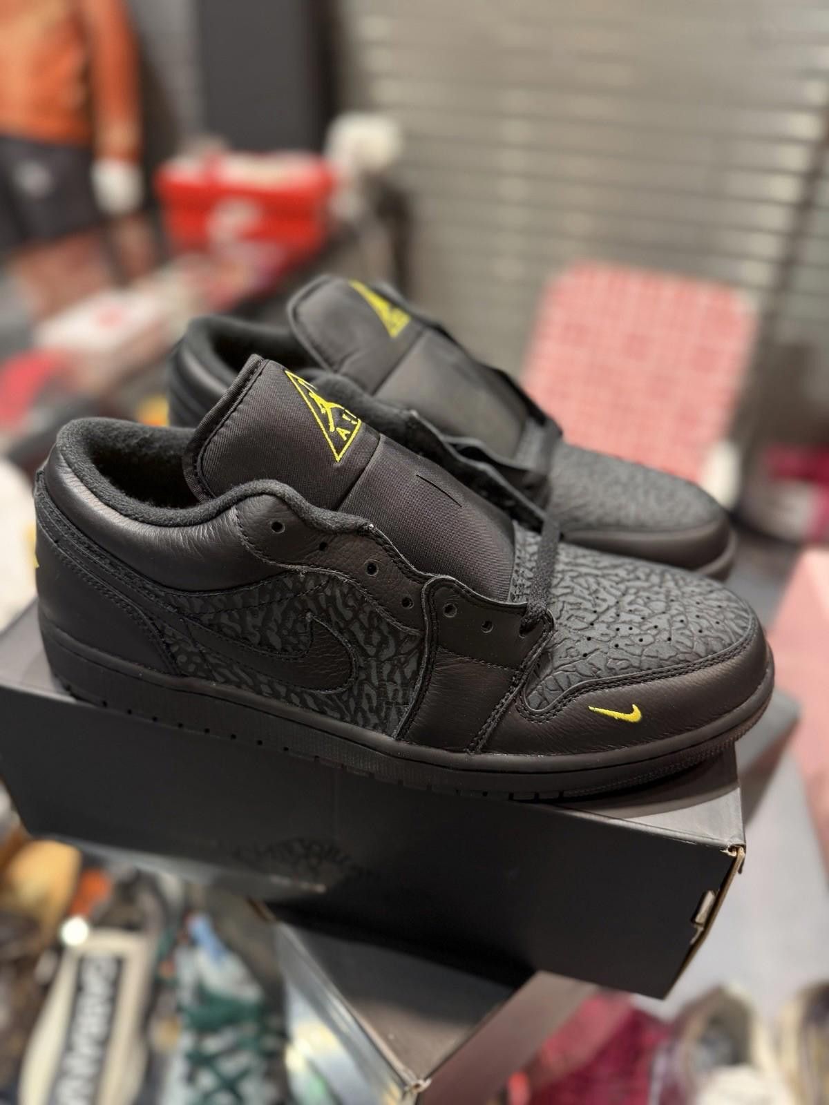 Jordan Brand Nike Air Jordan 1 Low SE "Black/Anthracite/Tour Yellow" 13 Size US 13 / EU 46 - 4 Thumbnail