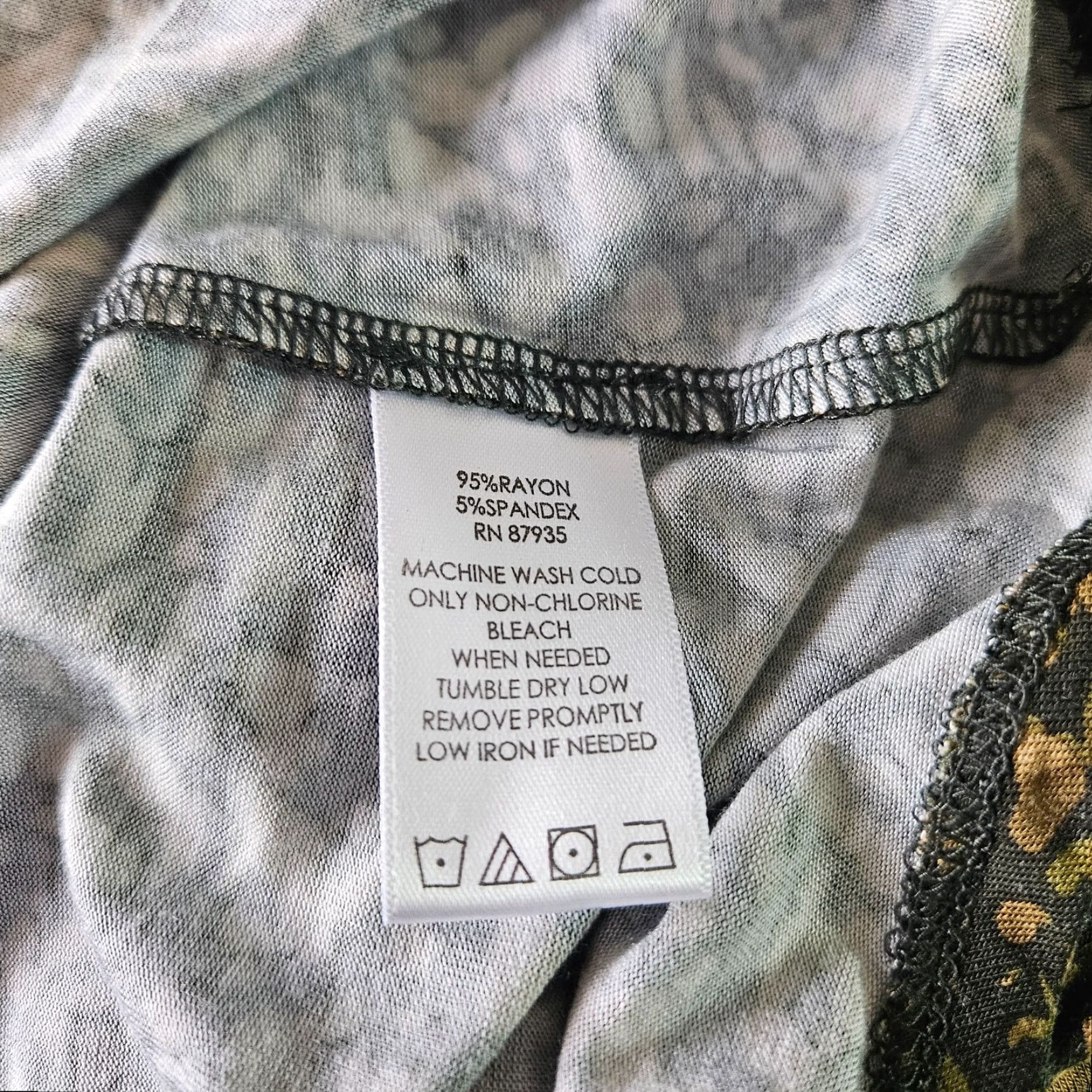 Vintage LOGO Layers Lori Goldstein Womens Tank Top Green Rayon Blend Size S Size S / US 4 / IT 40 - 4 Thumbnail