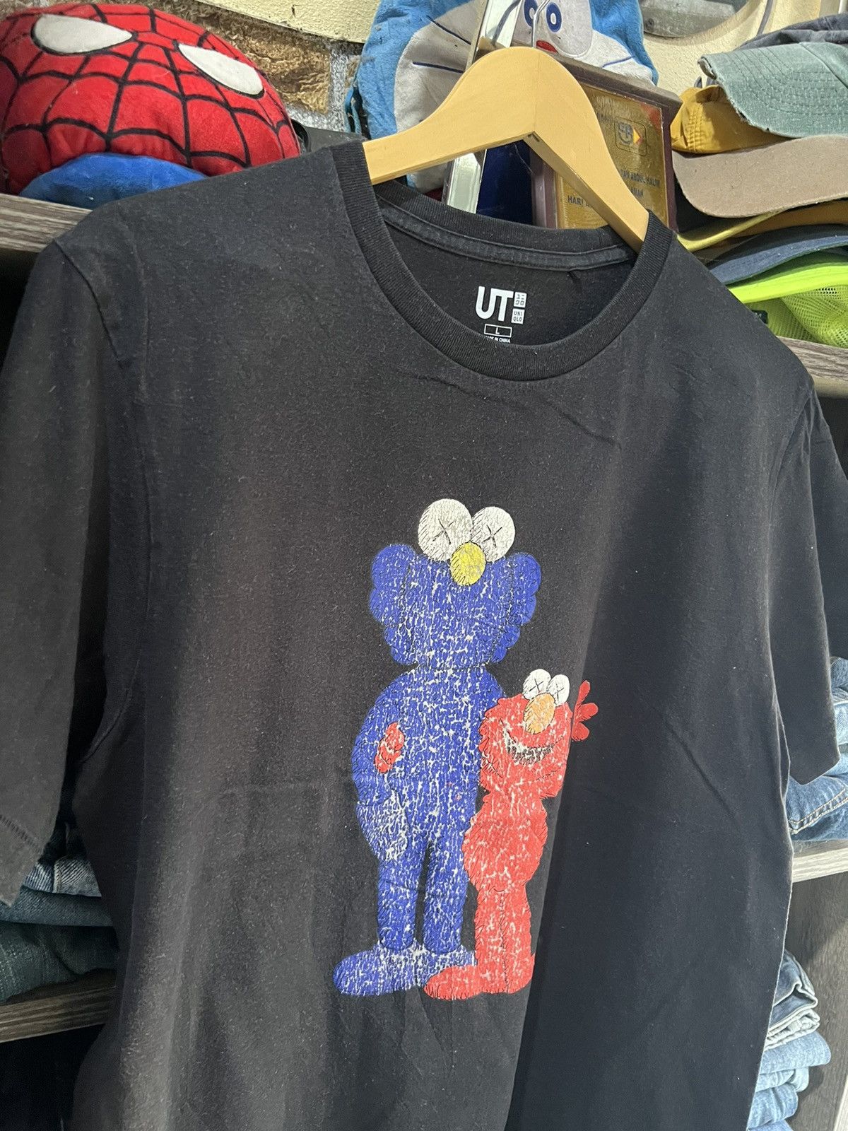 Kaws 🔥Uniqlo Kaws Sesame Street Tee Size US M / EU 48-50 / 2 - 7 Thumbnail