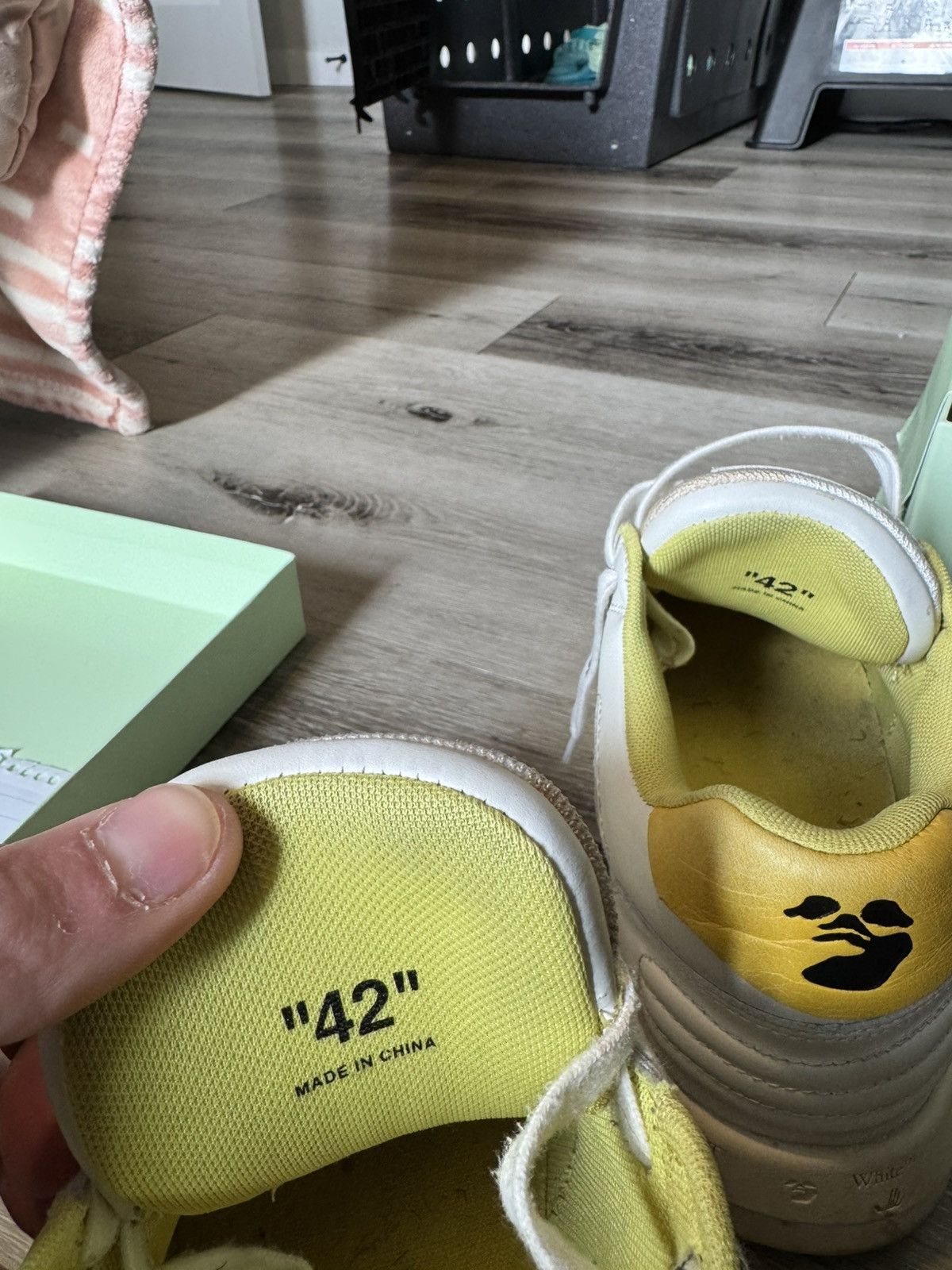 Off-White Off-White Out of Office White/Yellow Size US 9 / EU 42 - 3 Thumbnail