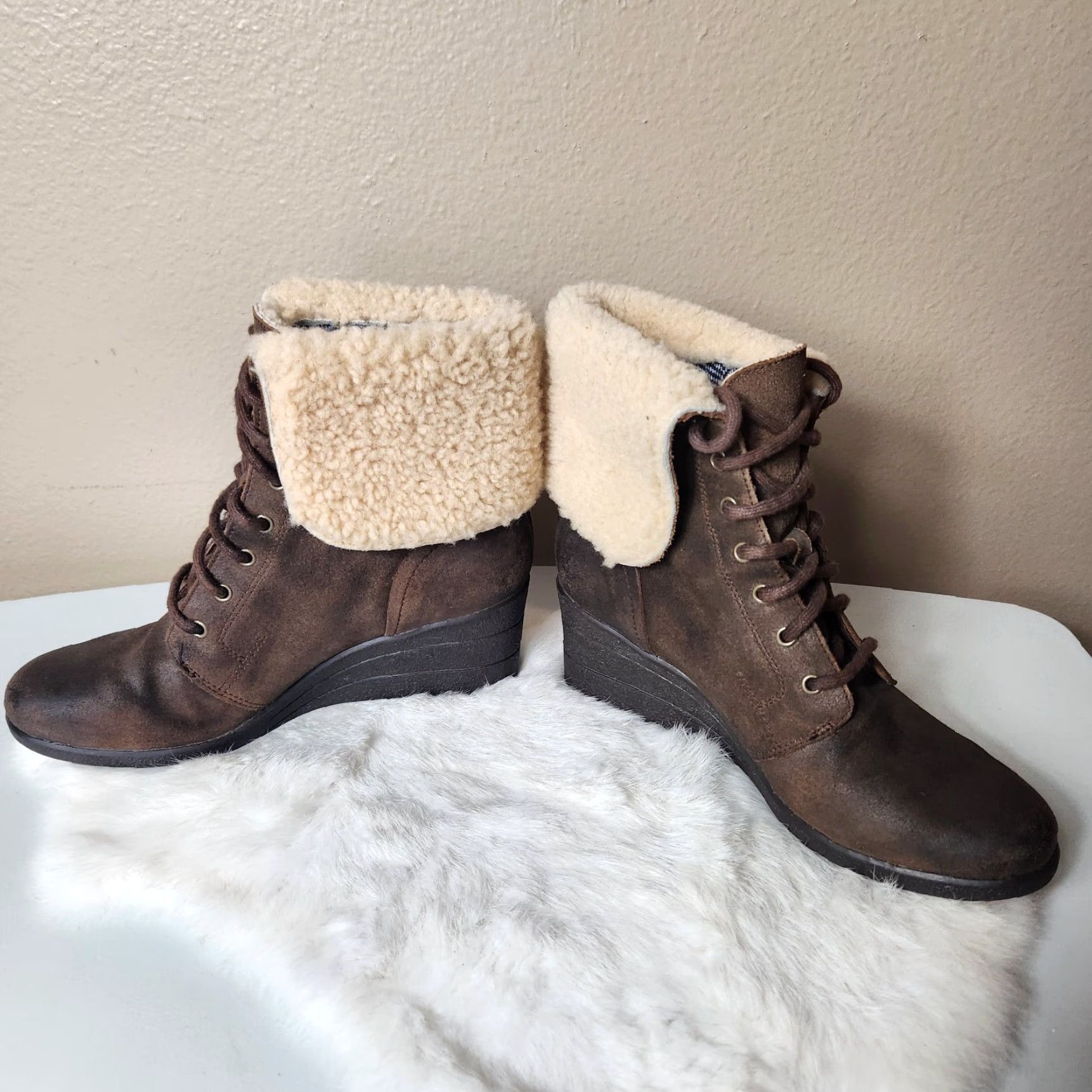 Ugg UGG Uptown Zea Brown Leather & Shearling Wedge Boots Women Size US 9 / IT 39 - 7 Thumbnail