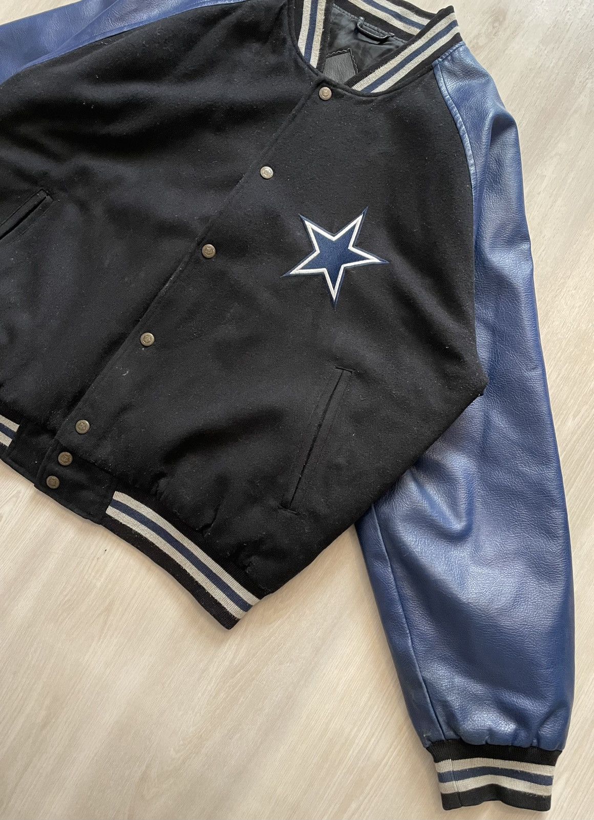 Vintage Vintage 90s NFL Game Day Dallas Cowboys Bomber Jacket Sz L Size US L / EU 52-54 / 3 - 5 Thumbnail