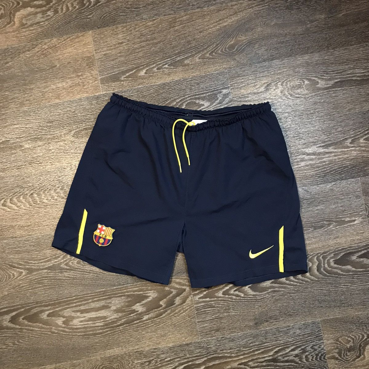 Vintage Vintage FC Barcelona Nike shorts, size L Size US 34 / EU 50 - 1 Thumbnail