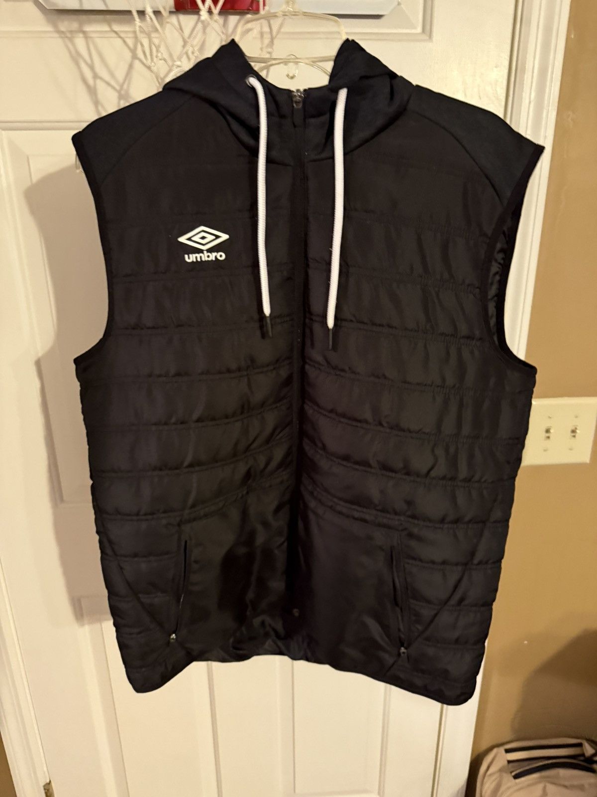 Umbro Light Weight Umbro Sleeveless Puffer Jacket Size US L / EU 52-54 / 3 - 1 Thumbnail