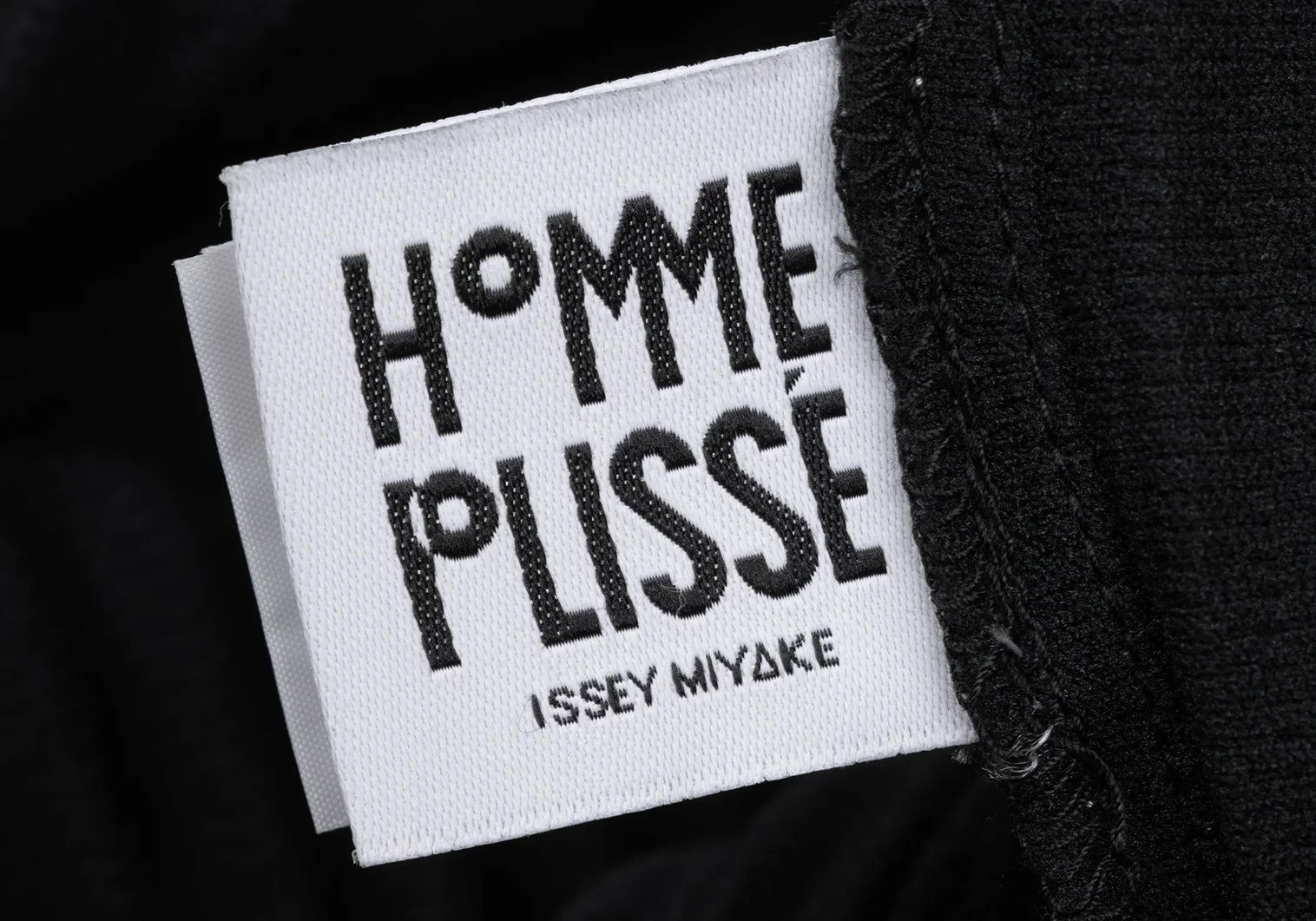 Issey Miyake Pleats Wide Short Sleeve T-Shirt in Black Size US L / EU 52-54 / 3 - 12 Thumbnail