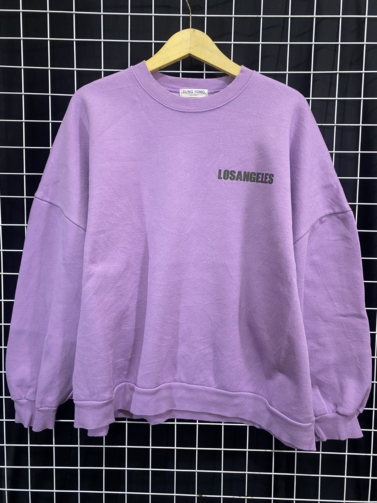 Vintage LOS ANGELES REFLECTIVE SWEATSHIRT CREWNECK Size US XL / EU 56 / 4 - 2 Thumbnail