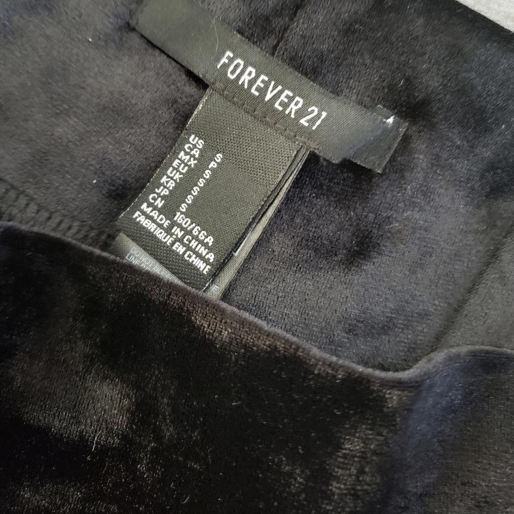 Forever 21 Black Velvet F21 High Waisted Mini Size 28" / US 6 / IT 42 - 3 Thumbnail