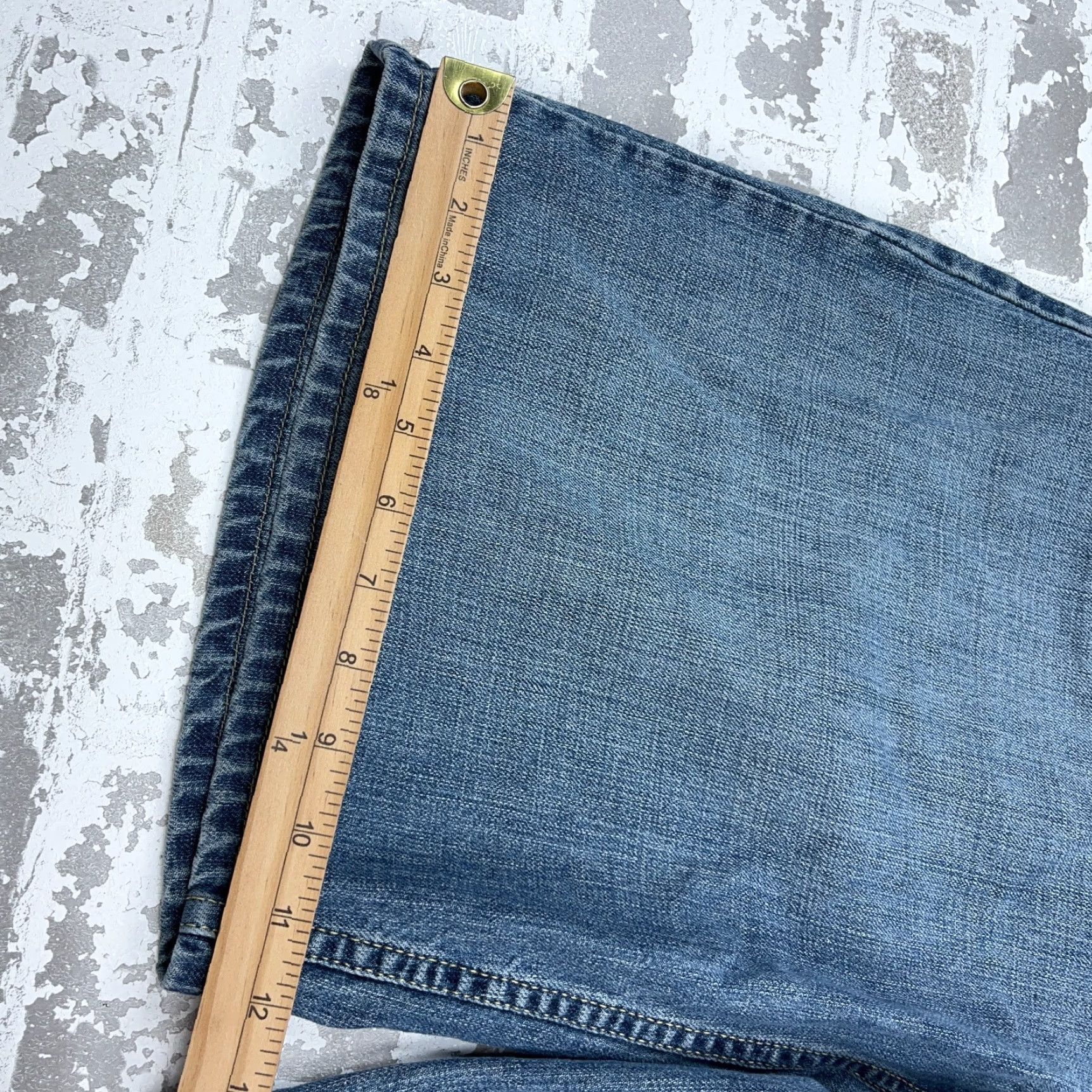 Levi's VINTAGE Levi's 569 Shorts Mens 38 Loose Baggy Fit Medium Wash Denim Bermuda Jeans Y2K 90s Classic Mens Size US 38 / EU 54 - 5 Thumbnail