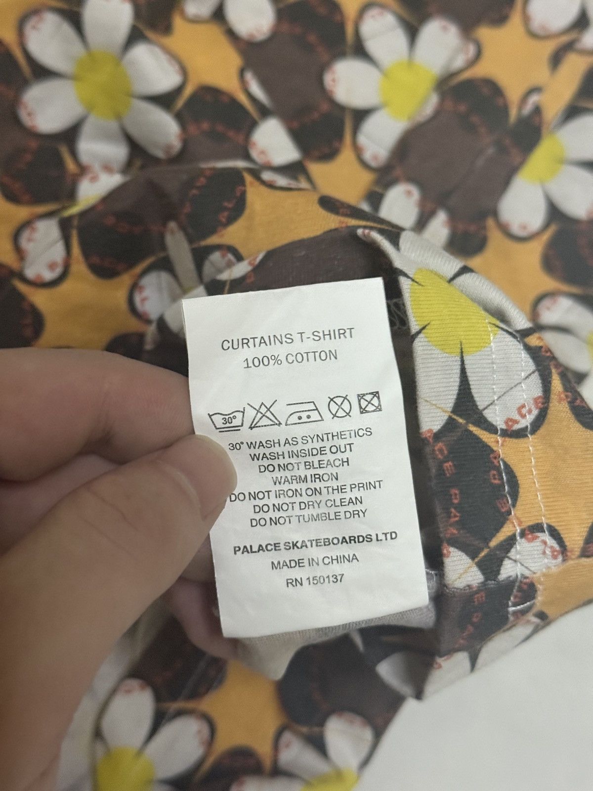Palace Palace curtains T-shirt tee Size US XL / EU 56 / 4 - 5 Thumbnail