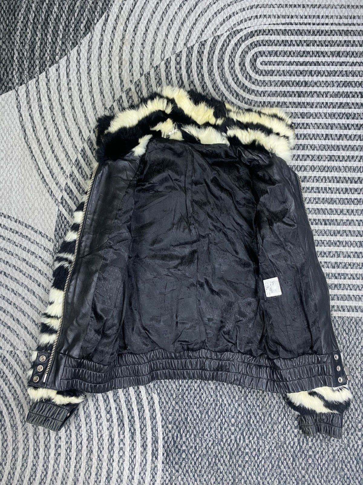 Japanese Brand Vintage Japanese Fashion Zebra Faux Fur Biker Cropped Jacket Size S / US 4 / IT 40 - 6 Thumbnail