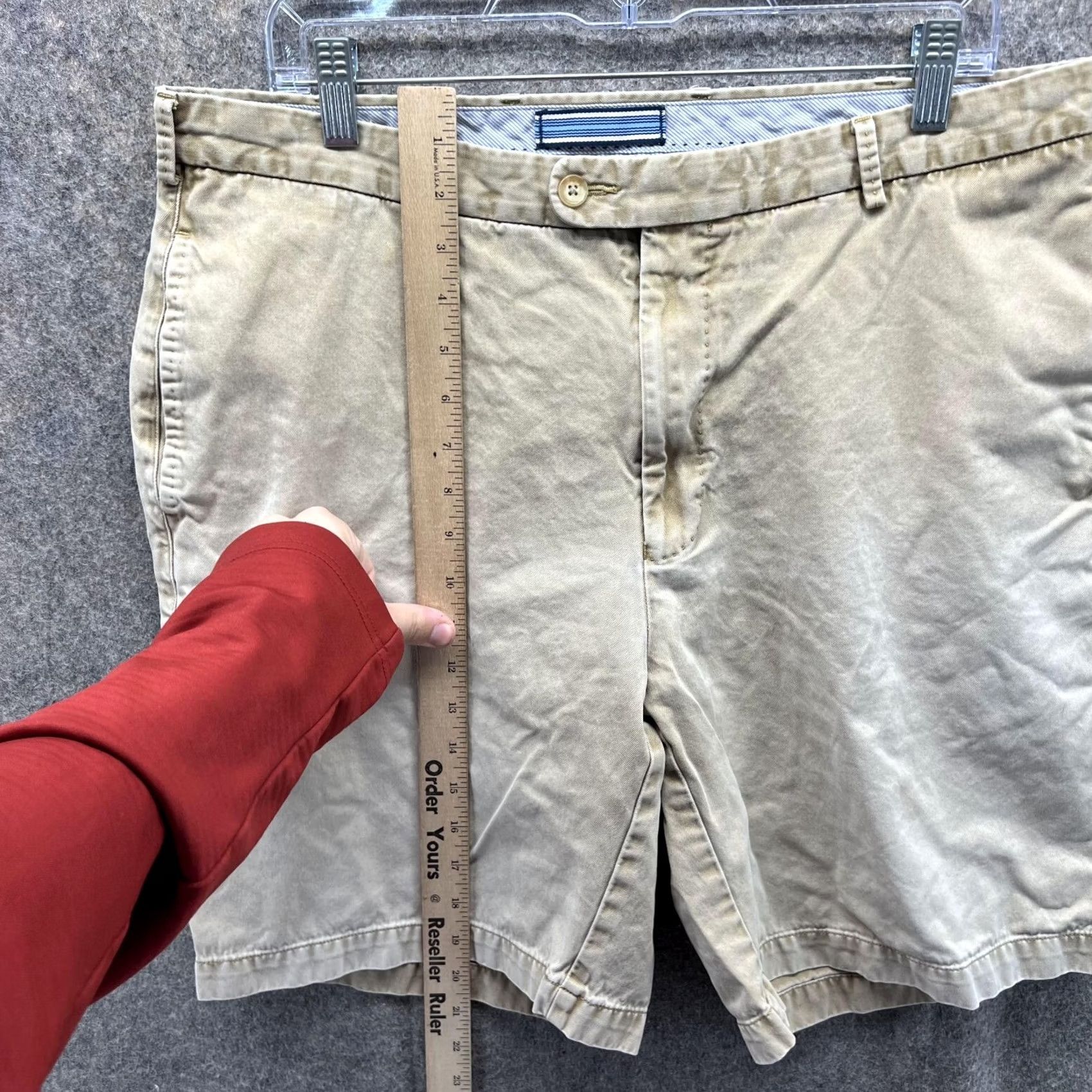 Peter Millar Peter Millar Shorts Men 36 Khaki Chino Flat Front Tan Beige Casual Two Tone Khaki Beige Chino Flat Front 36 Mens shorts Regular Summer 36 Men Size US 36 / EU 52 - 5 Thumbnail