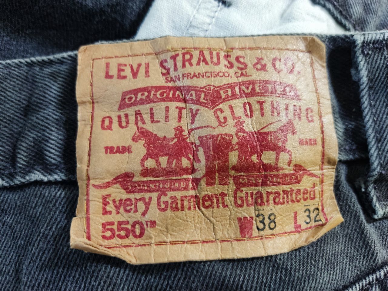 Levi's vintage levis 550 relaxed fit black denim nice design Size US 39 - 2 Thumbnail