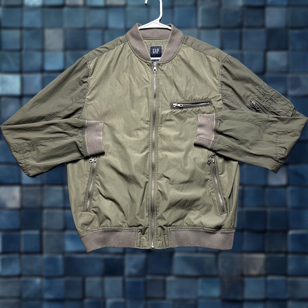Gap Gap Bomber Jacket Mens Large Army Green Full Zip Pockets Lightweight EUC Size US L / EU 52-54 / 3 - 1 Thumbnail