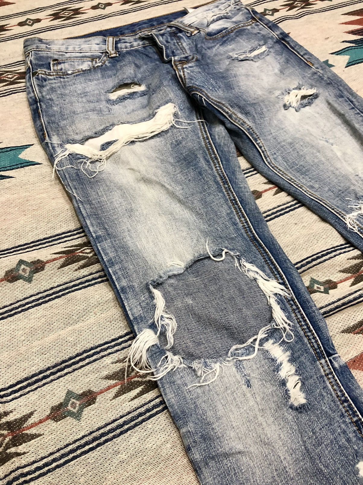 MNML SKINNY MNML DISTRESSED DENIM Size US 29 - 4 Thumbnail
