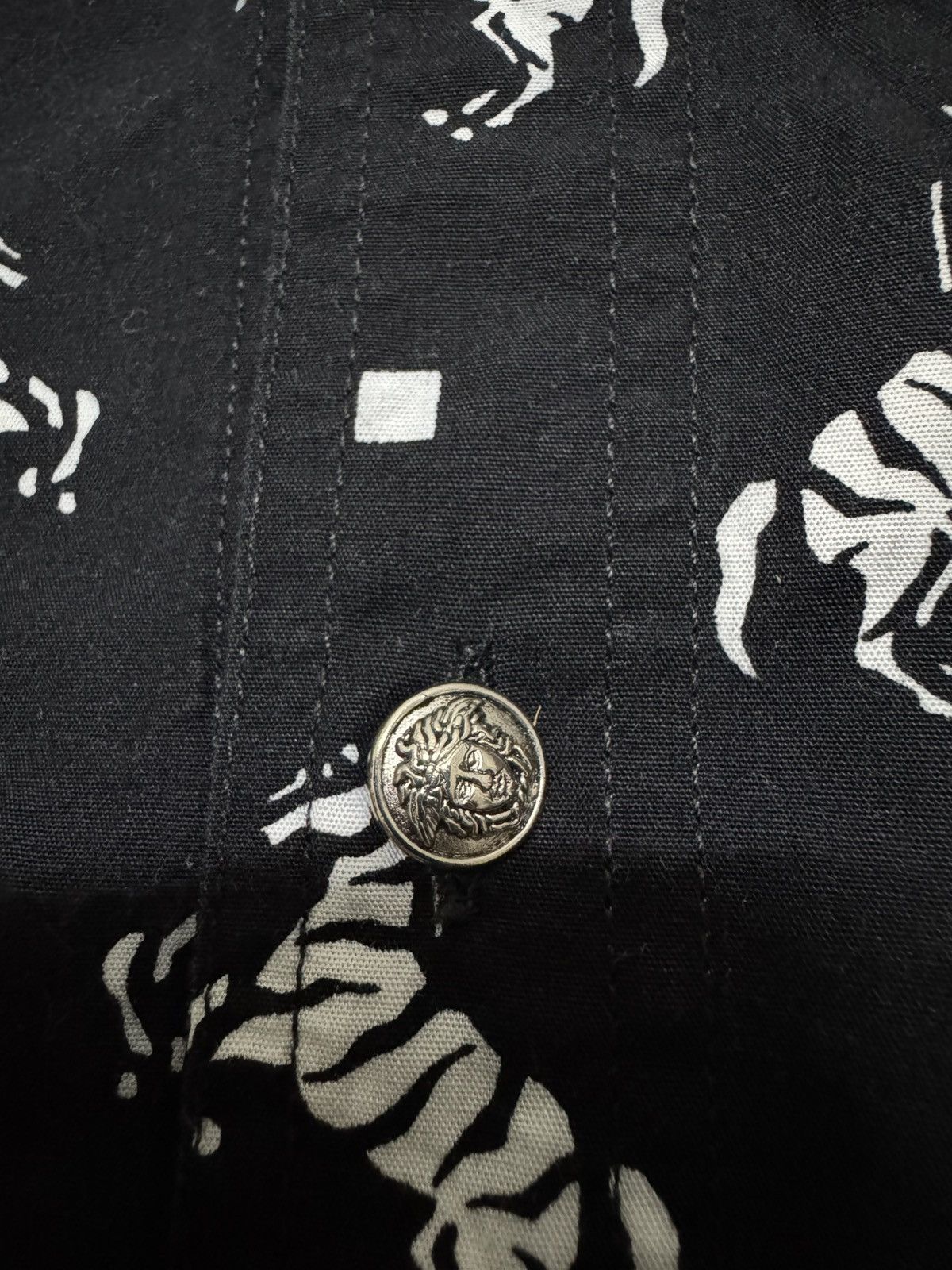 Versace vintage Versace Jeans Couture zebra monogram button-up shirt Size US M / EU 48-50 / 2 - 8 Thumbnail