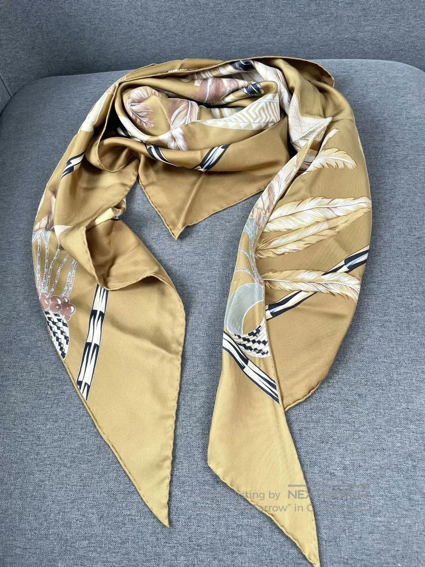 Hermes Hermes Feather Triangle Scarf. Size ONE SIZE - 7 Thumbnail