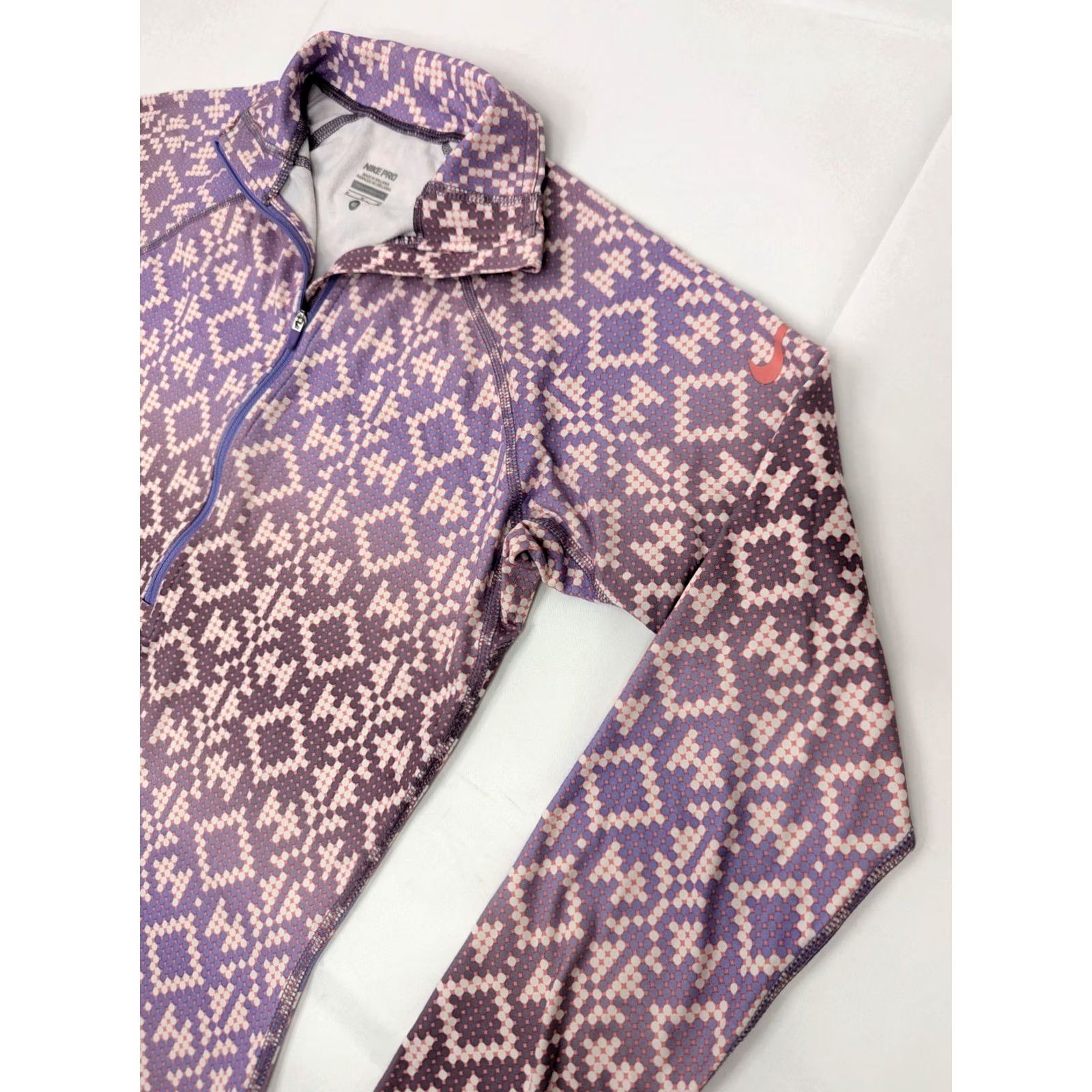 Nike Nike Pro Dri-Fit 1/4 Zip Pullover Lightweight Sweater Women M Geometric Purple Size M / US 6-8 / IT 42-44 - 3 Thumbnail