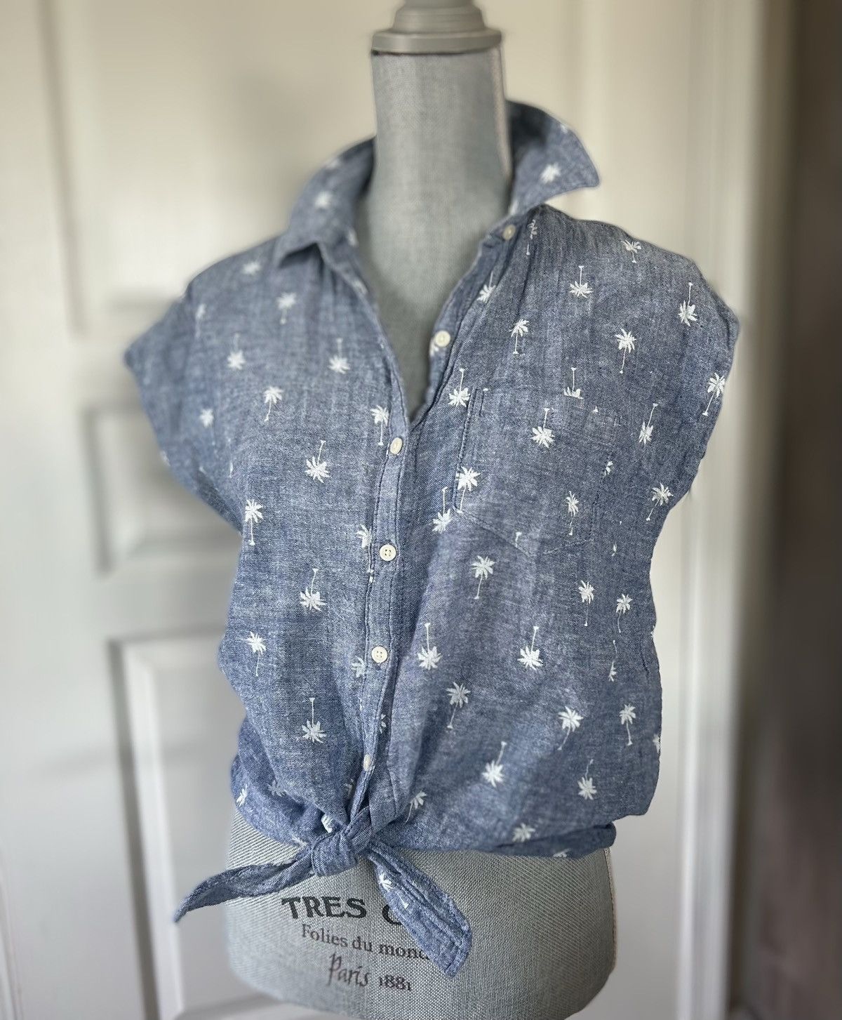 Old Navy Old Navy Palm Trees Tie Front Button Up Women Small Size S / US 4 / IT 40 - 1 Thumbnail