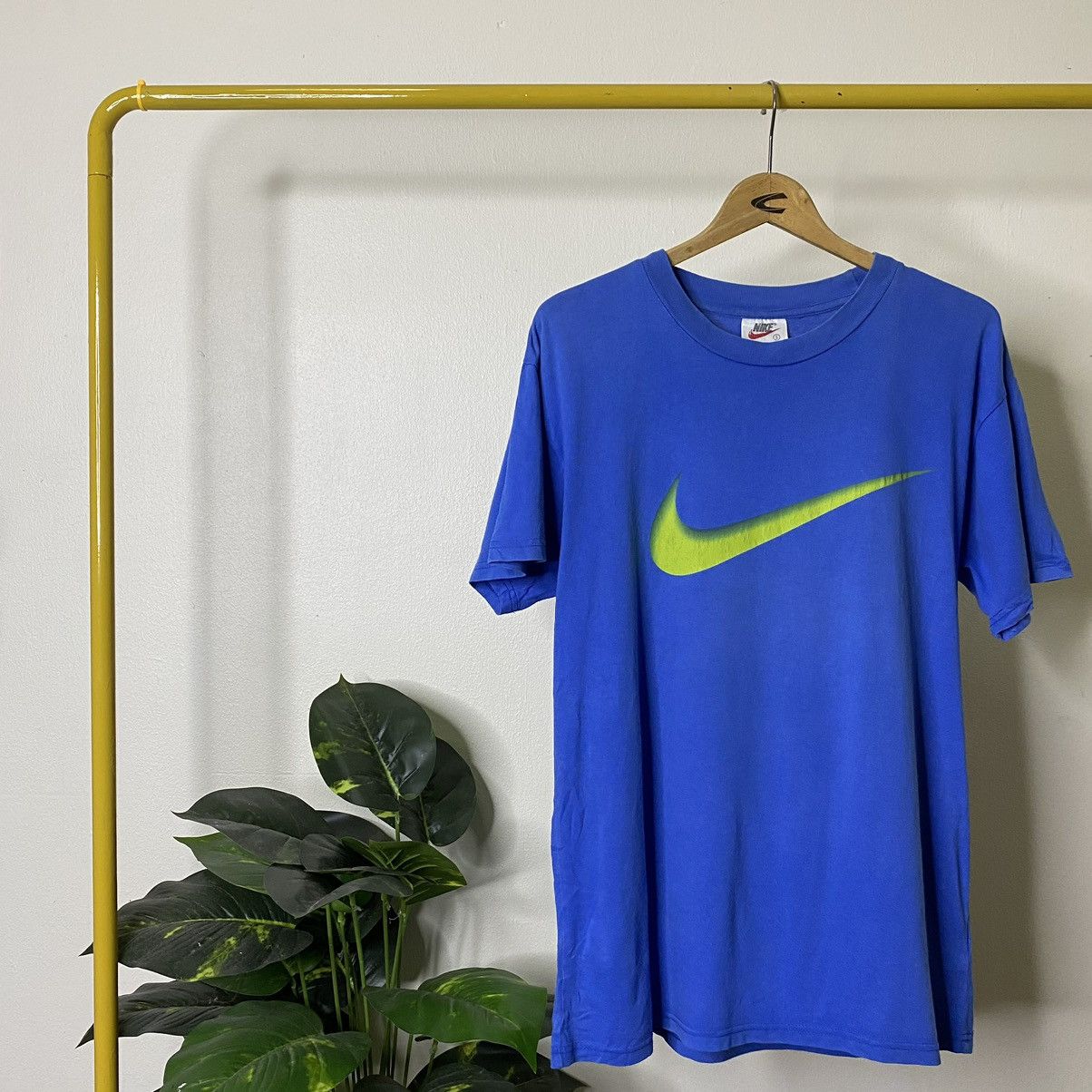 Nike × Vintage Vintage 1990s Nike Big Swoosh T Shirt Size US S / EU 44-46 / 1 - 1 Thumbnail