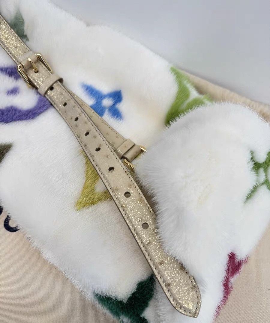 Louis Vuitton × Takashi Murakami Louis Vuitton X Takashi Murakami Mink Fur Bumbag 2025 Size ONE SIZE - 6 Thumbnail