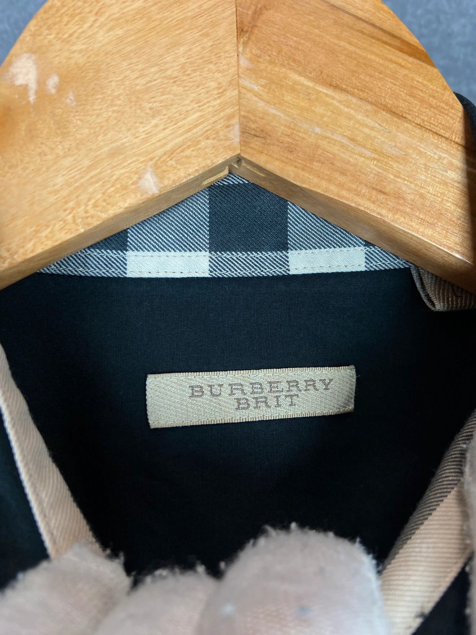 Burberry Burberry Black Button-Up Shirt L – Collar Detail Size US L / EU 52-54 / 3 - 3 Thumbnail