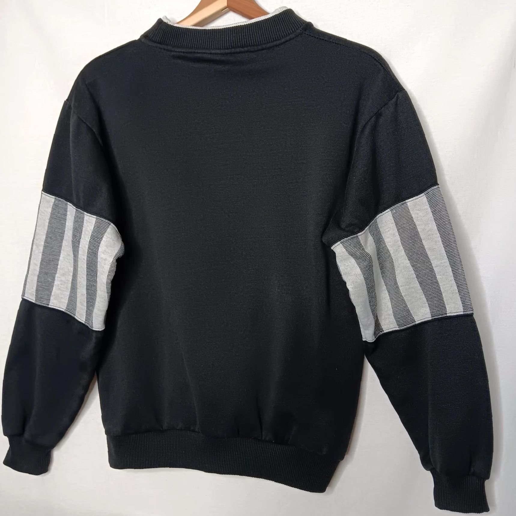 Vintage VINTAGE 80s Sasson Sweatshirt Crew Neck Unisex M Black Gray Stripe Knit Pullover Regular Men Size US M / EU 48-50 / 2 - 7 Thumbnail