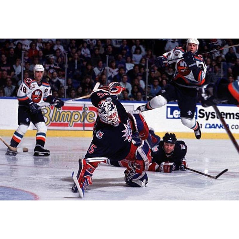 Starter RARE NY Islanders 1998 STARTER Wave jersey M white NHL vtg Size US M / EU 48-50 / 2 - 8 Thumbnail