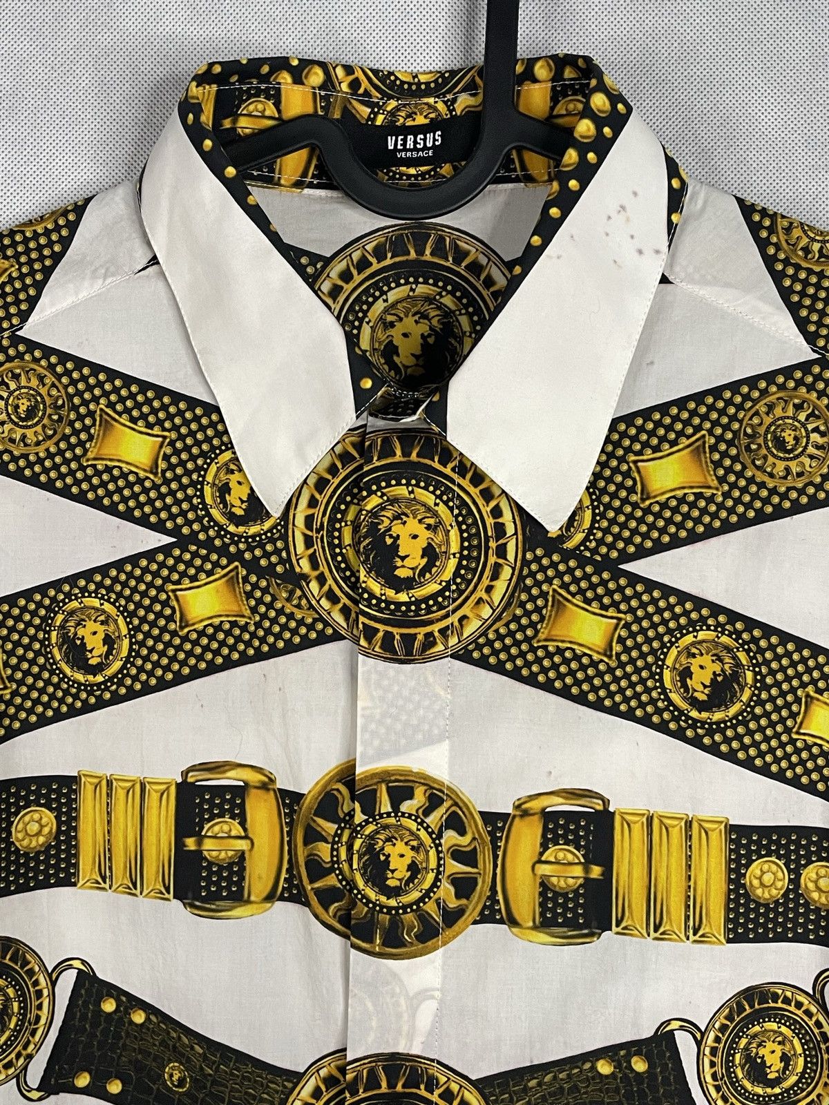 Designer × Versace × Versus Versace Versus Versace Button Ups Lion Belts Print Shirt Luxury Size US M / EU 48-50 / 2 - 8 Thumbnail