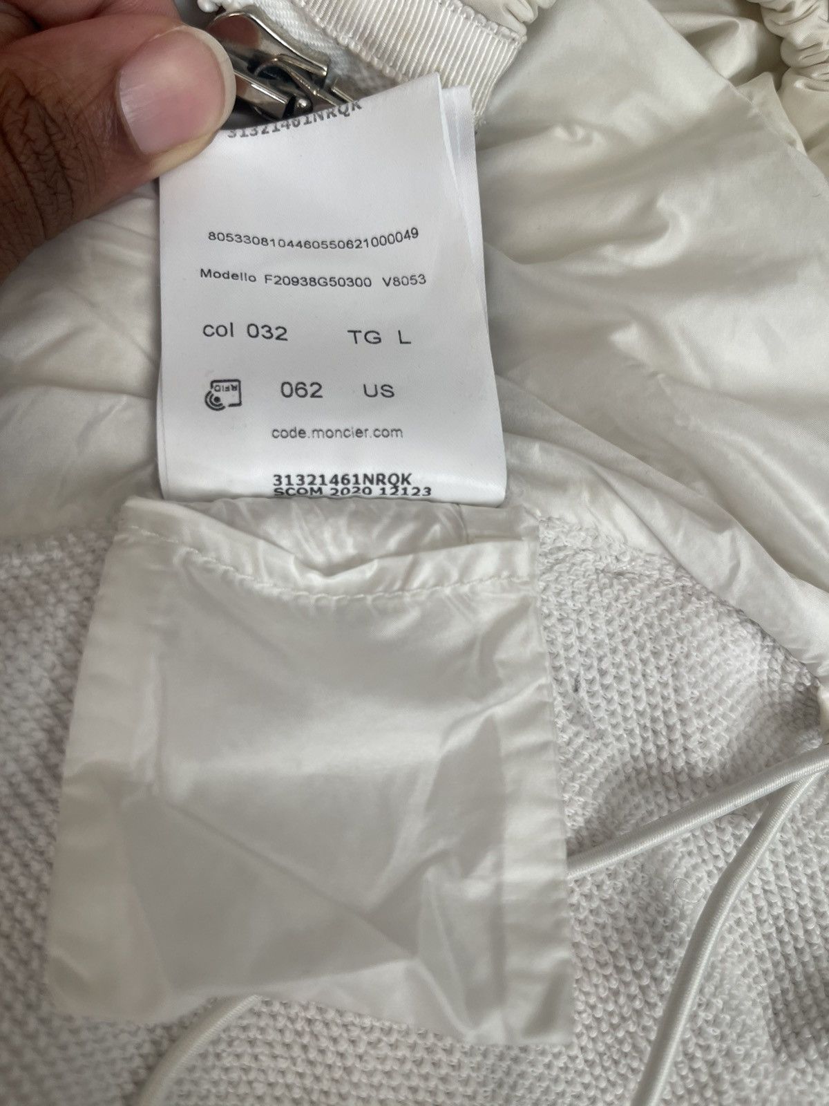 Moncler White monclear hooded vest Size US M / EU 48-50 / 2 - 7 Thumbnail