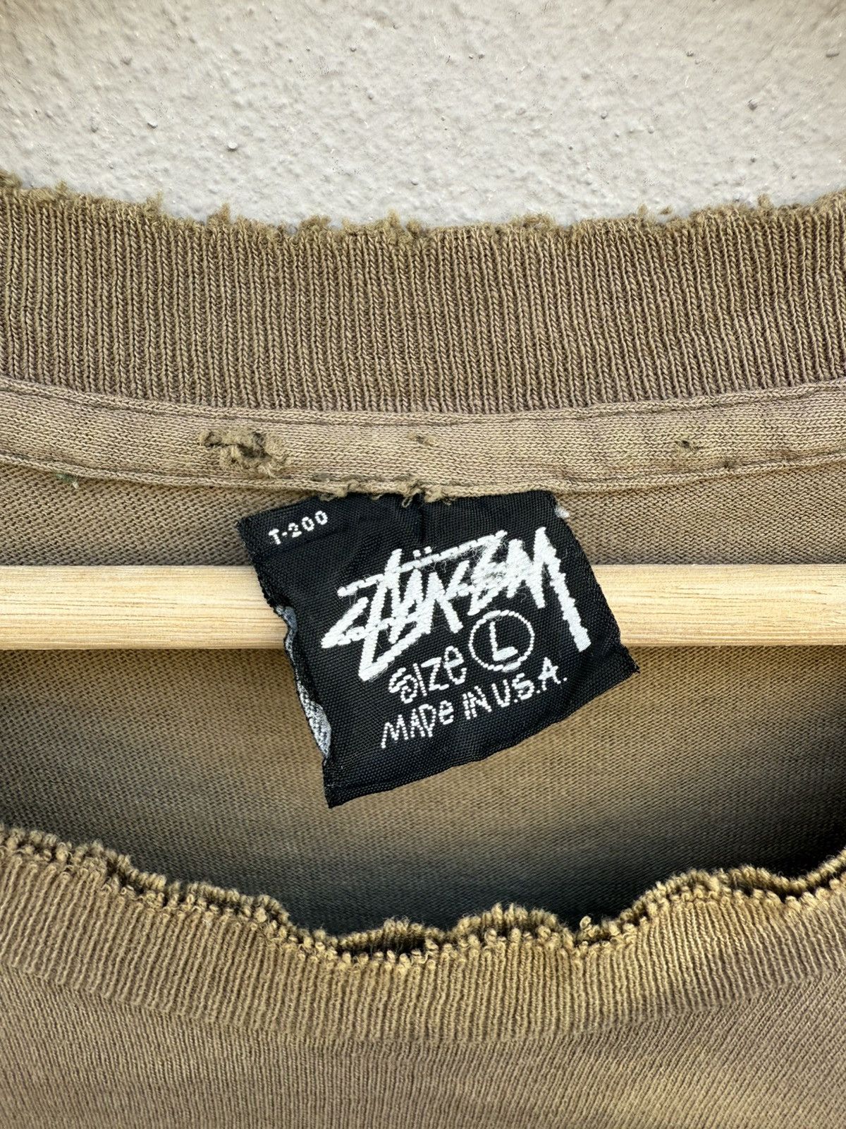 Stussy × Vintage Vintage RARE Distress 1980s Stüssy "Beach Roots" OG Logo Tee Size US L / EU 52-54 / 3 - 4 Thumbnail