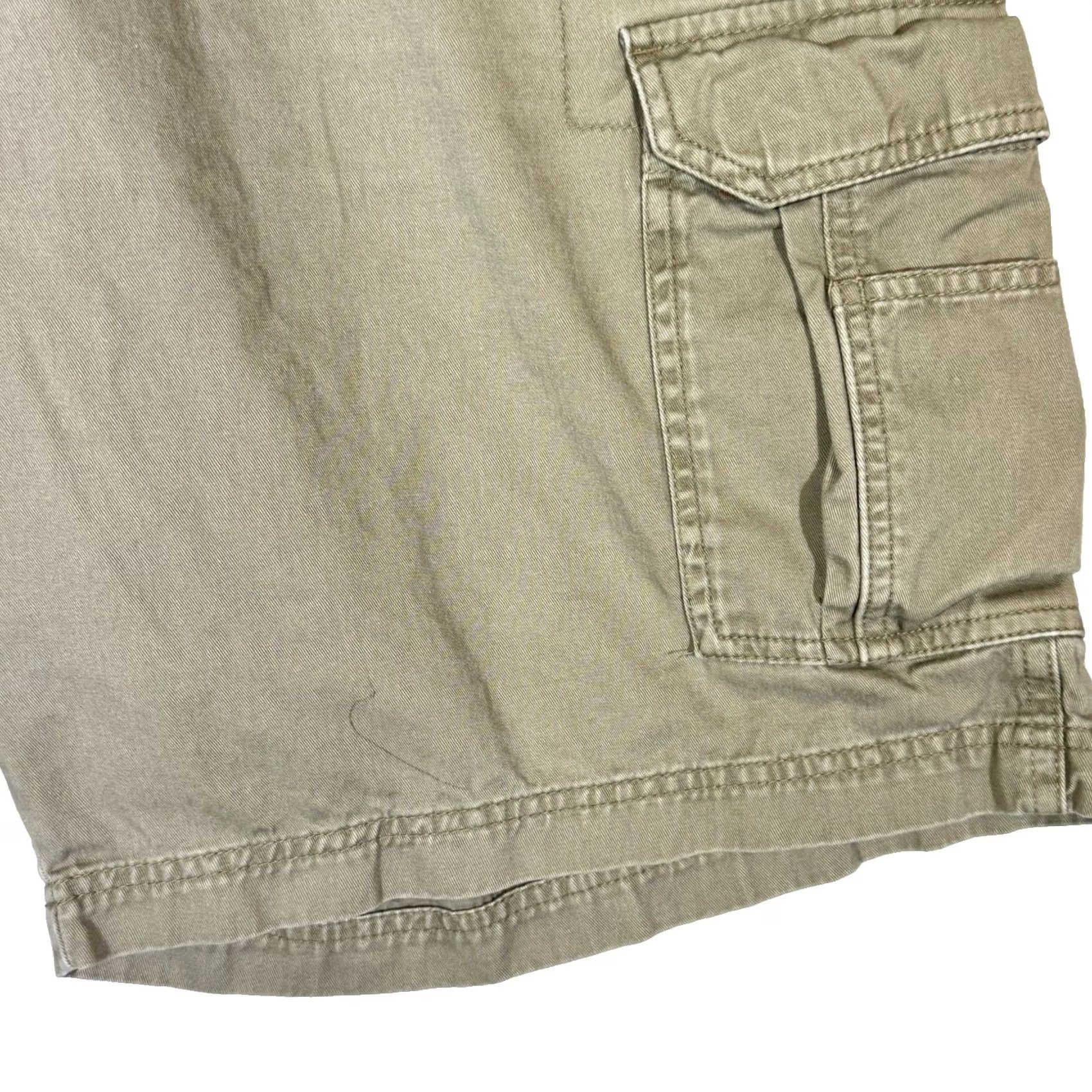 Wrangler Wrangler Hero Cargo Shorts Men’s 40 Khaki 100% Cotton Zip Fly Outdoor Workwear Casual/Workwear Men’s Size 40 Khaki Cotton Cargo Shorts Size US 40 / EU 56 - 6 Thumbnail
