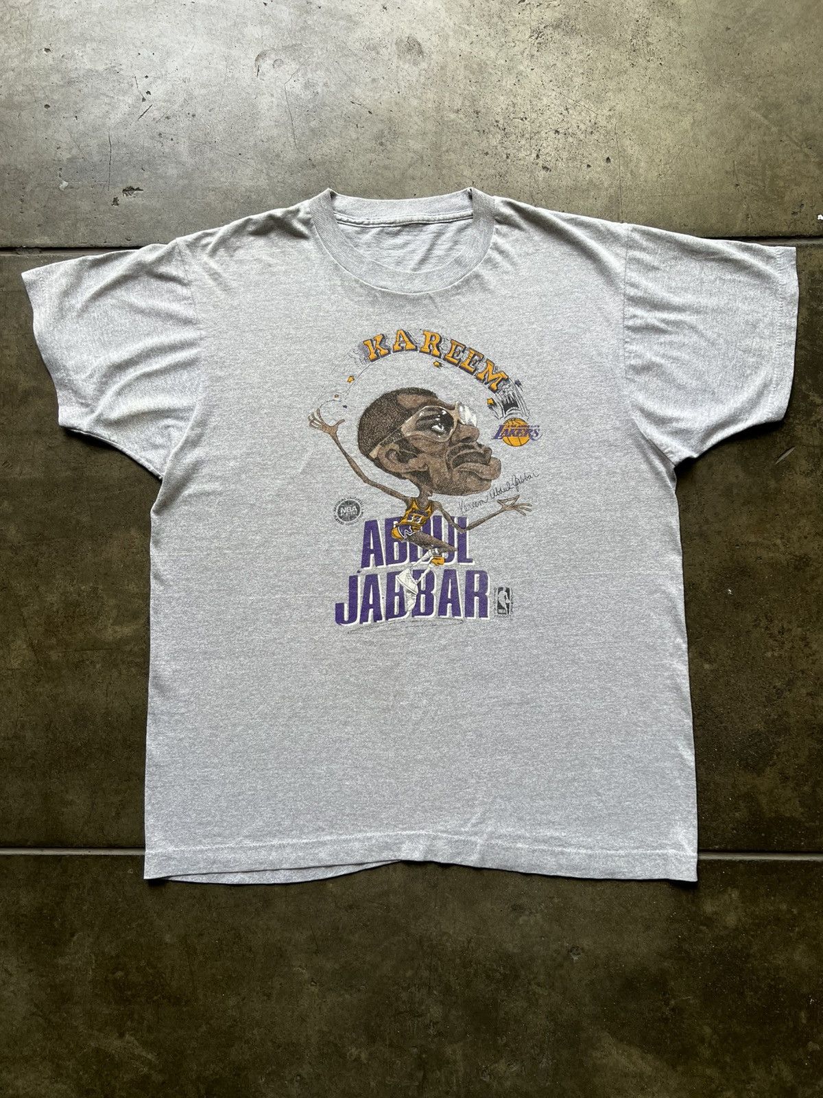 Vintage ‘80s Kareem Abdul Jabbar Caricature NBA Lakers Tee Shirt Size US M / EU 48-50 / 2 - 1 Thumbnail