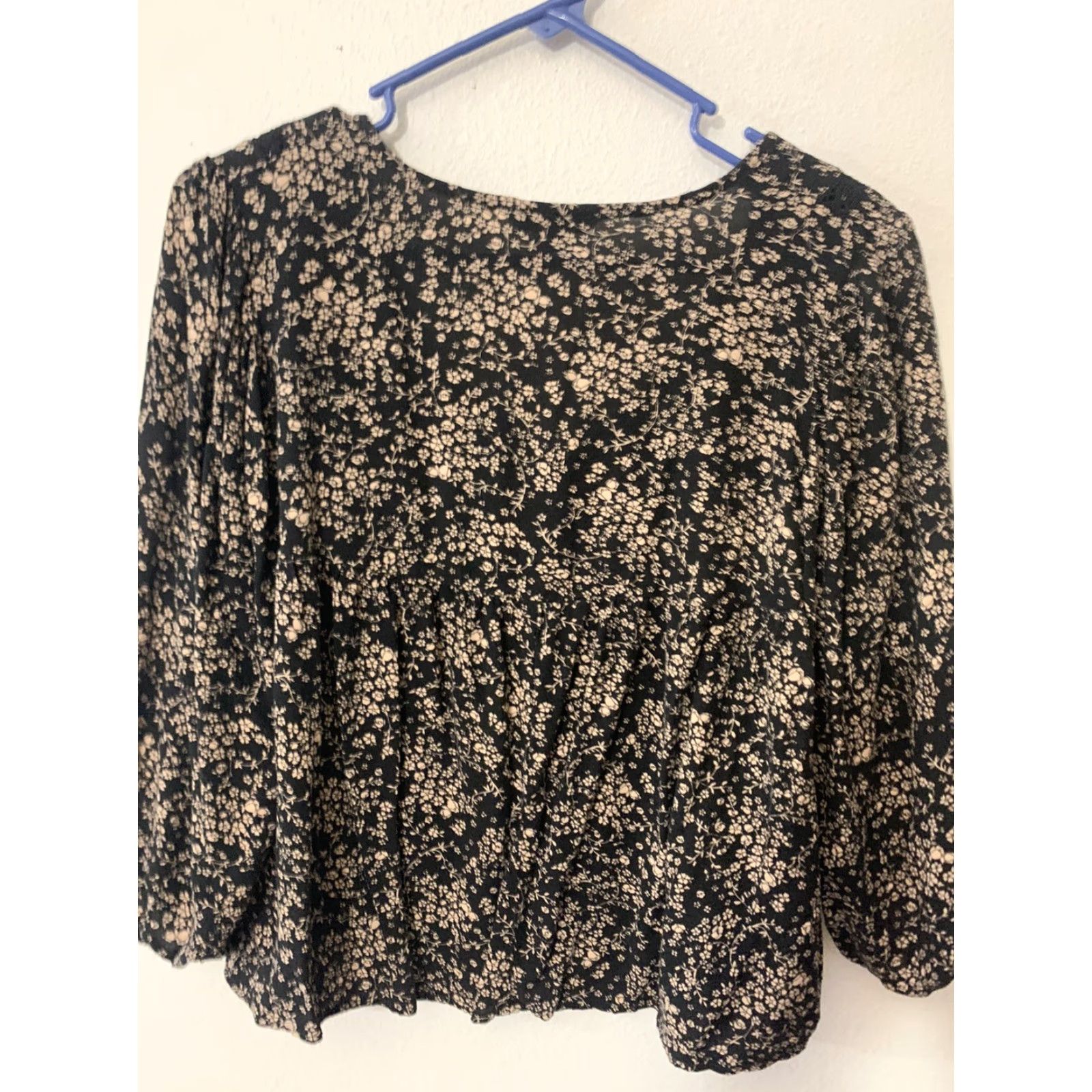 American Eagle Outfitters VINTAGE American Eagle Blouse Women XS Black Floral Cropped V-Neck Long Sleeve Bohemian Size XS / US 0-2 / IT 36-38 - 3 Thumbnail