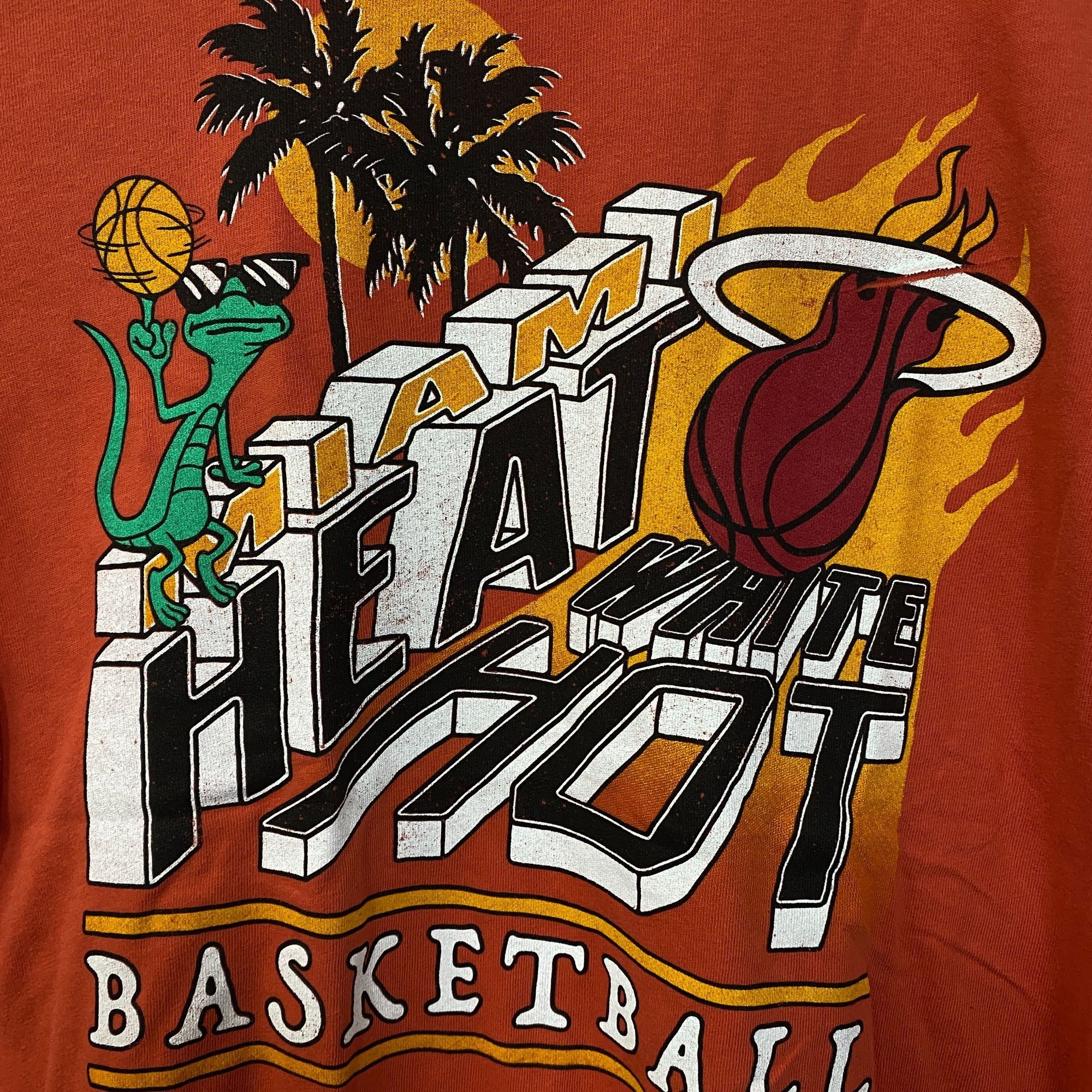 Junk Food Miami Heat White Hot Basketball Graphic T-Shirt Small Size US S / EU 44-46 / 1 - 2 Thumbnail