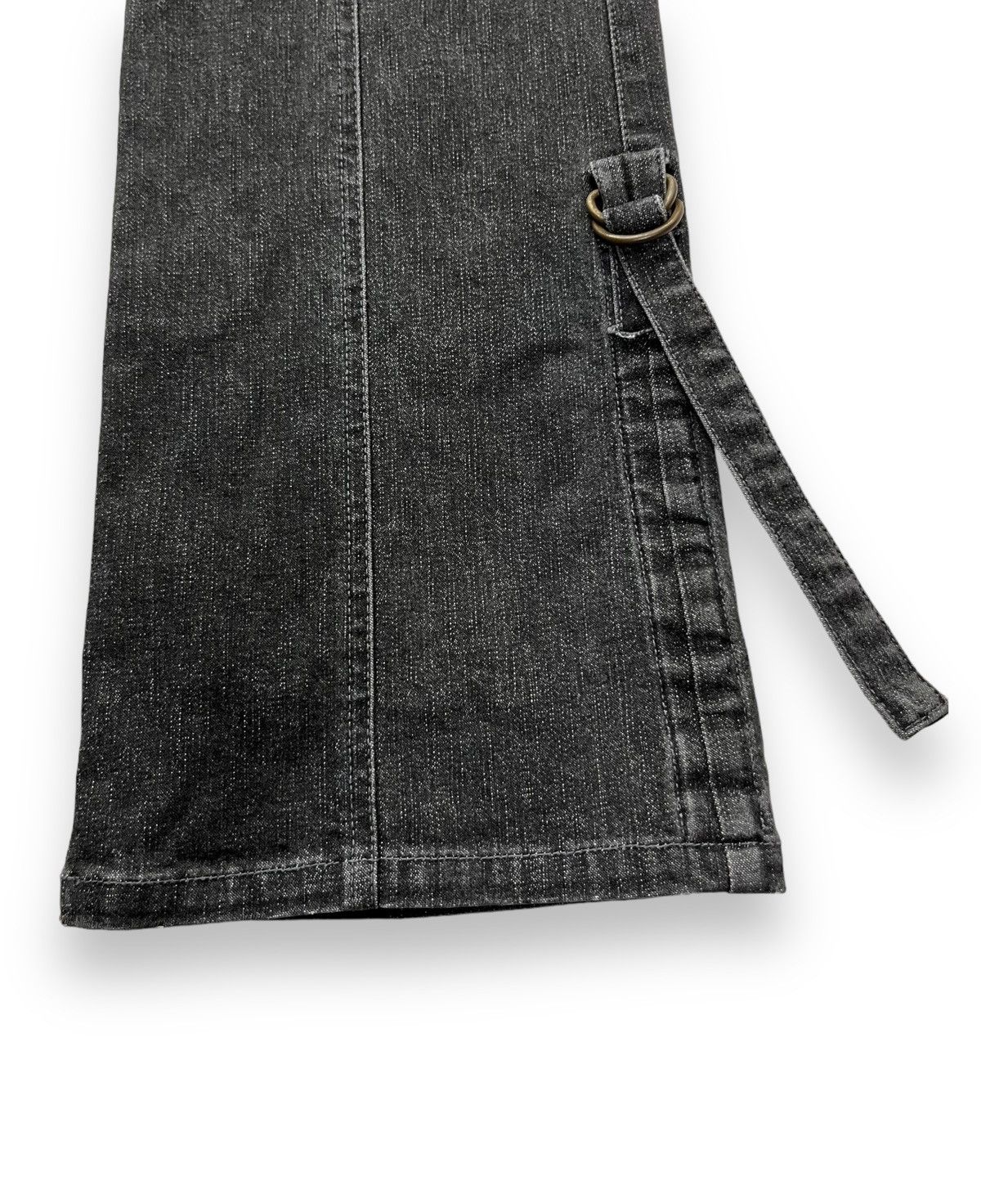 The Unbranded Brand FYE🔥 Front 3D Pocket Bondage Leg Stretch Skinny Flare Denim Size US 27 - 10 Thumbnail