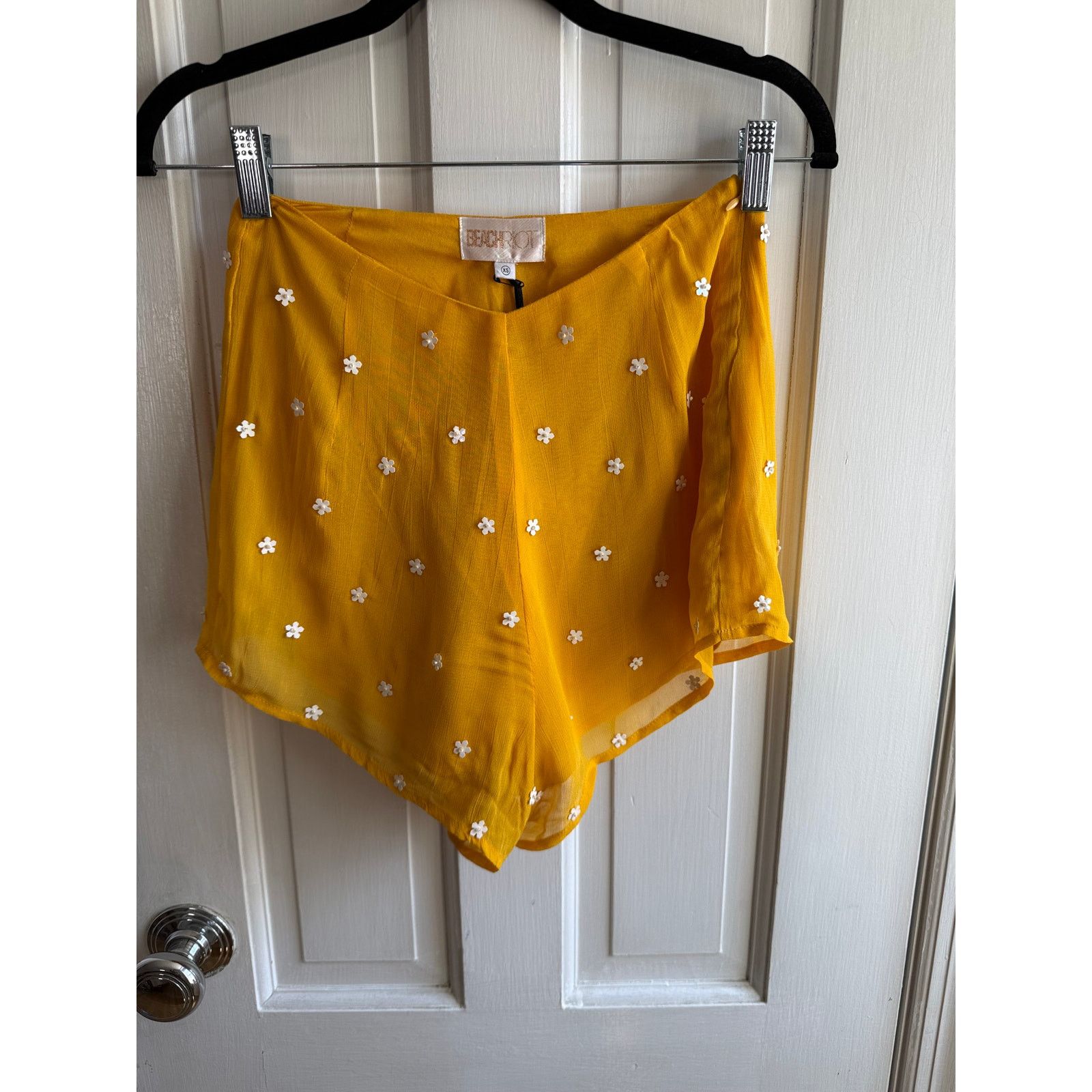 Beach Riot NWT Beach Riot Dahlia Embellished Sequin Flower Shorts Size 24" / US 00 / IT 34 - 1 Thumbnail