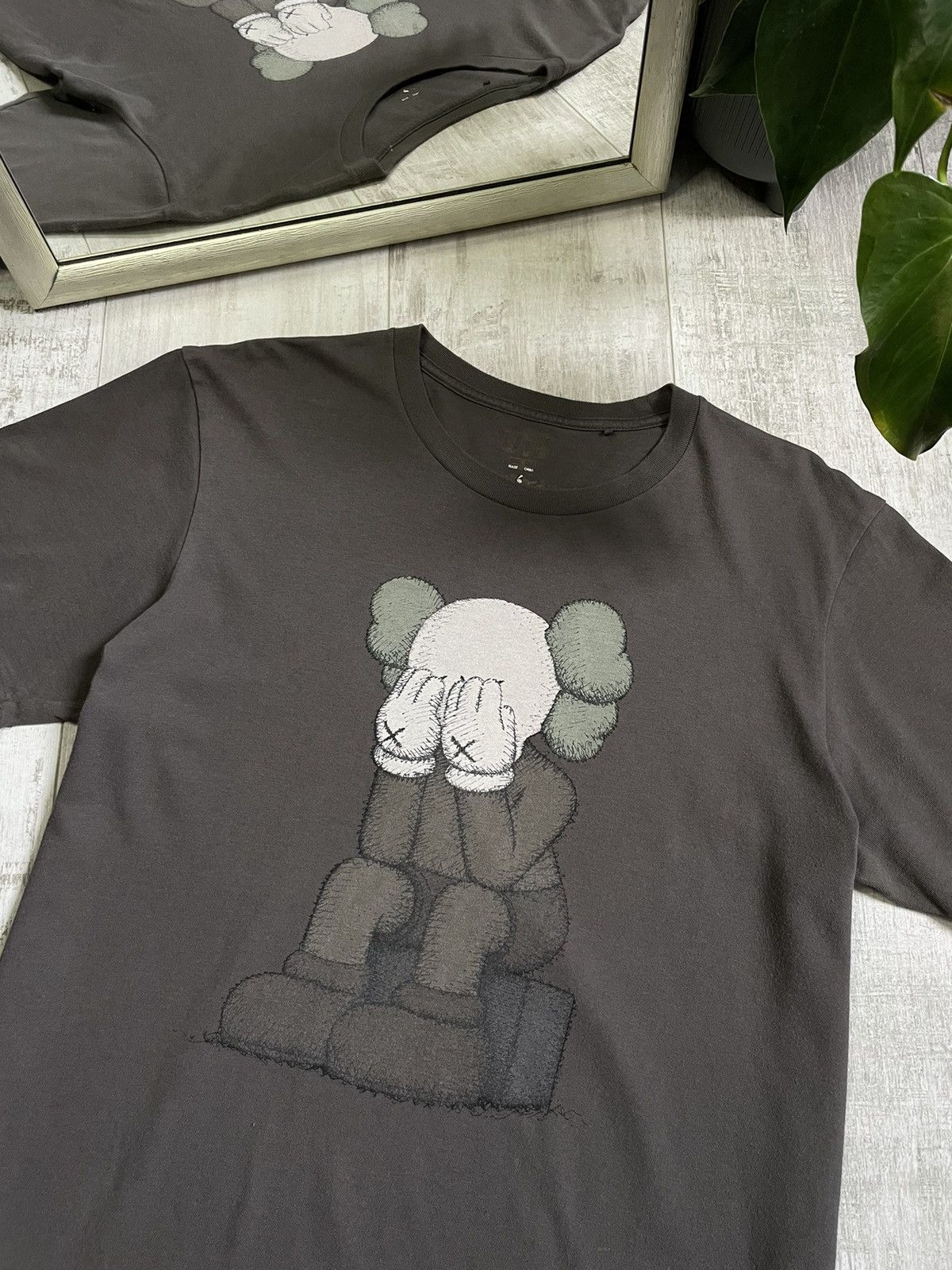 Kaws × Uniqlo Uniqlo x Kaws T-Shirt Brown Logo RARE Size US L / EU 52-54 / 3 - 2 Thumbnail