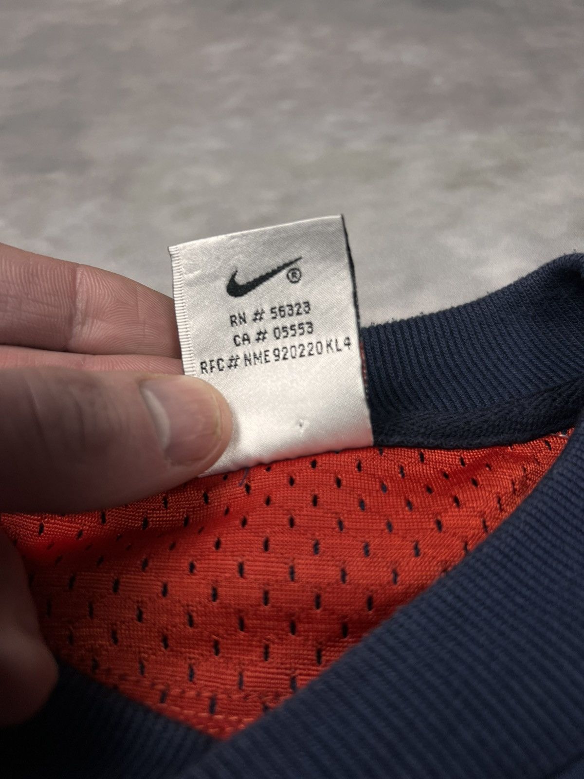Nike Vtg Nike Center Swoosh Sweatshirt Navy Red Y2K Boxy Fit XL Size US XL / EU 56 / 4 - 9 Thumbnail